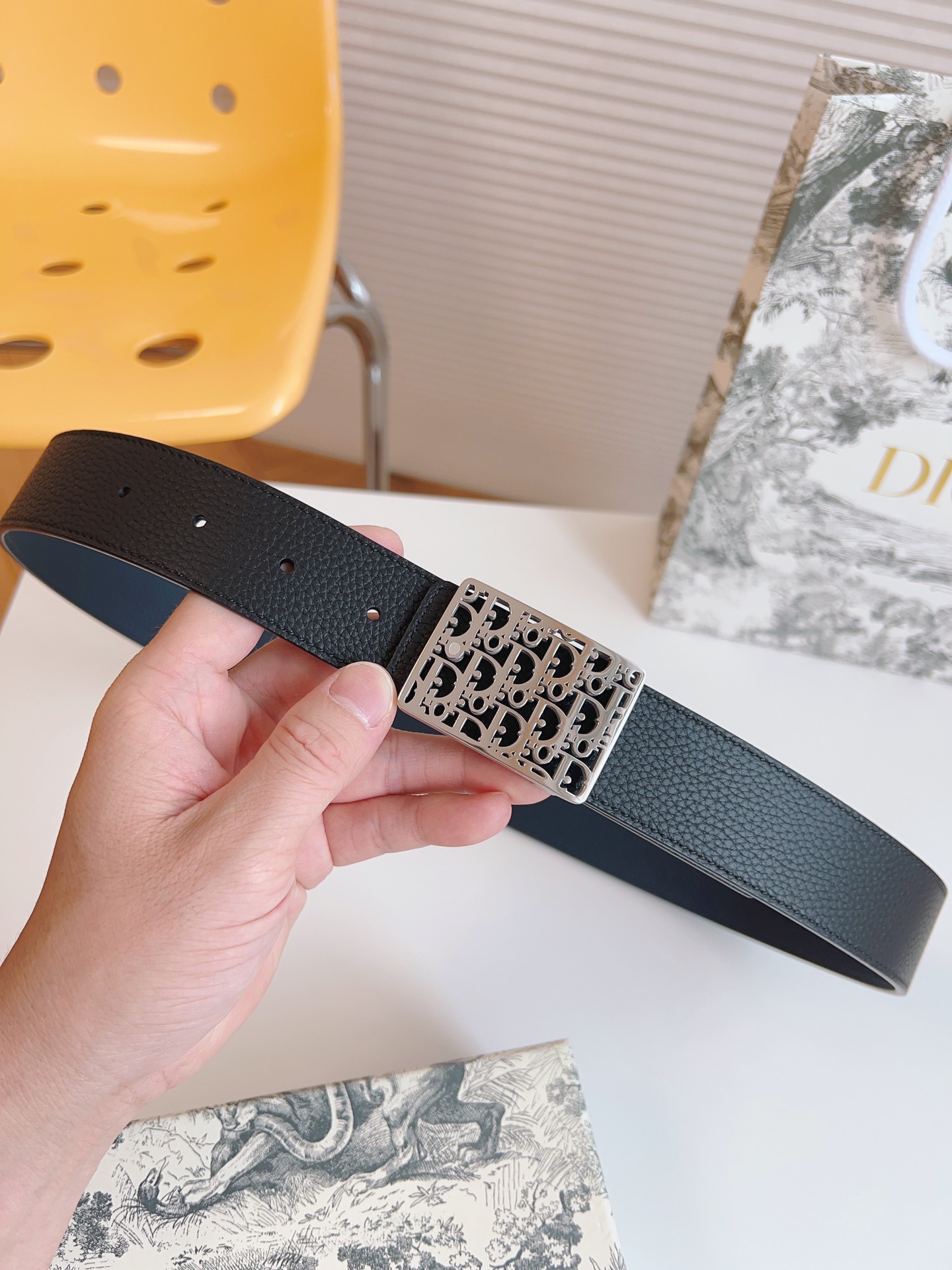 Dior hollow buckle cowhide double-sided belt 3.5CM wide