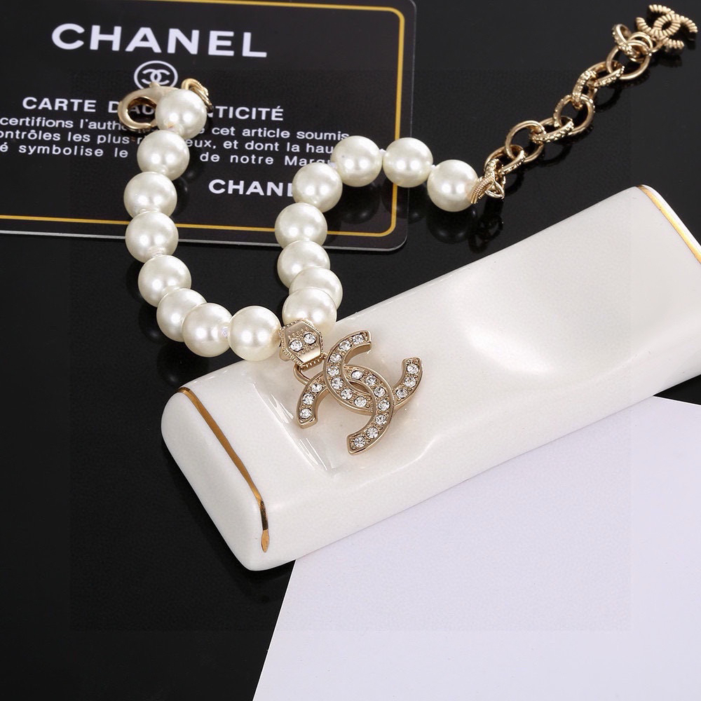 Chanel new pearl bracelet