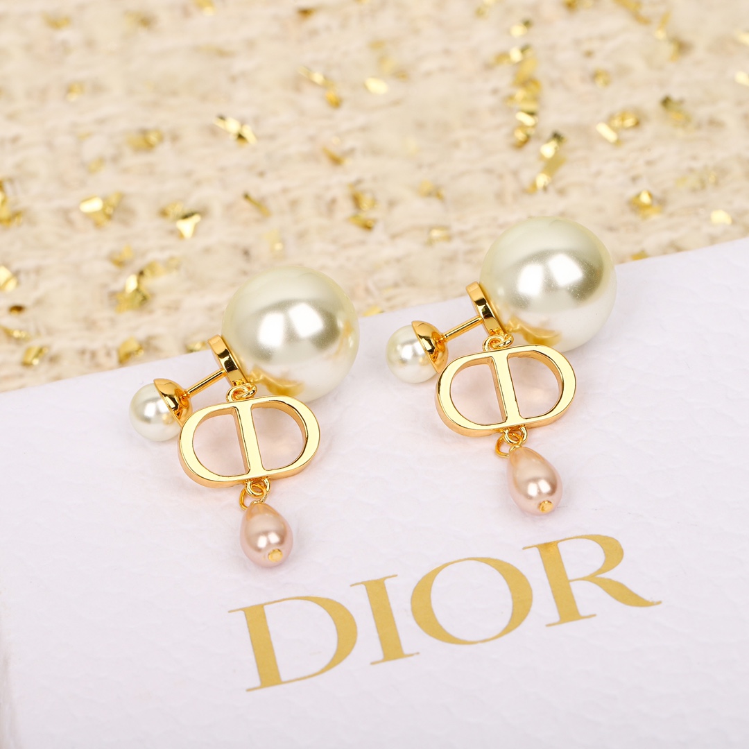 Dior CD letter drop pearl earrings