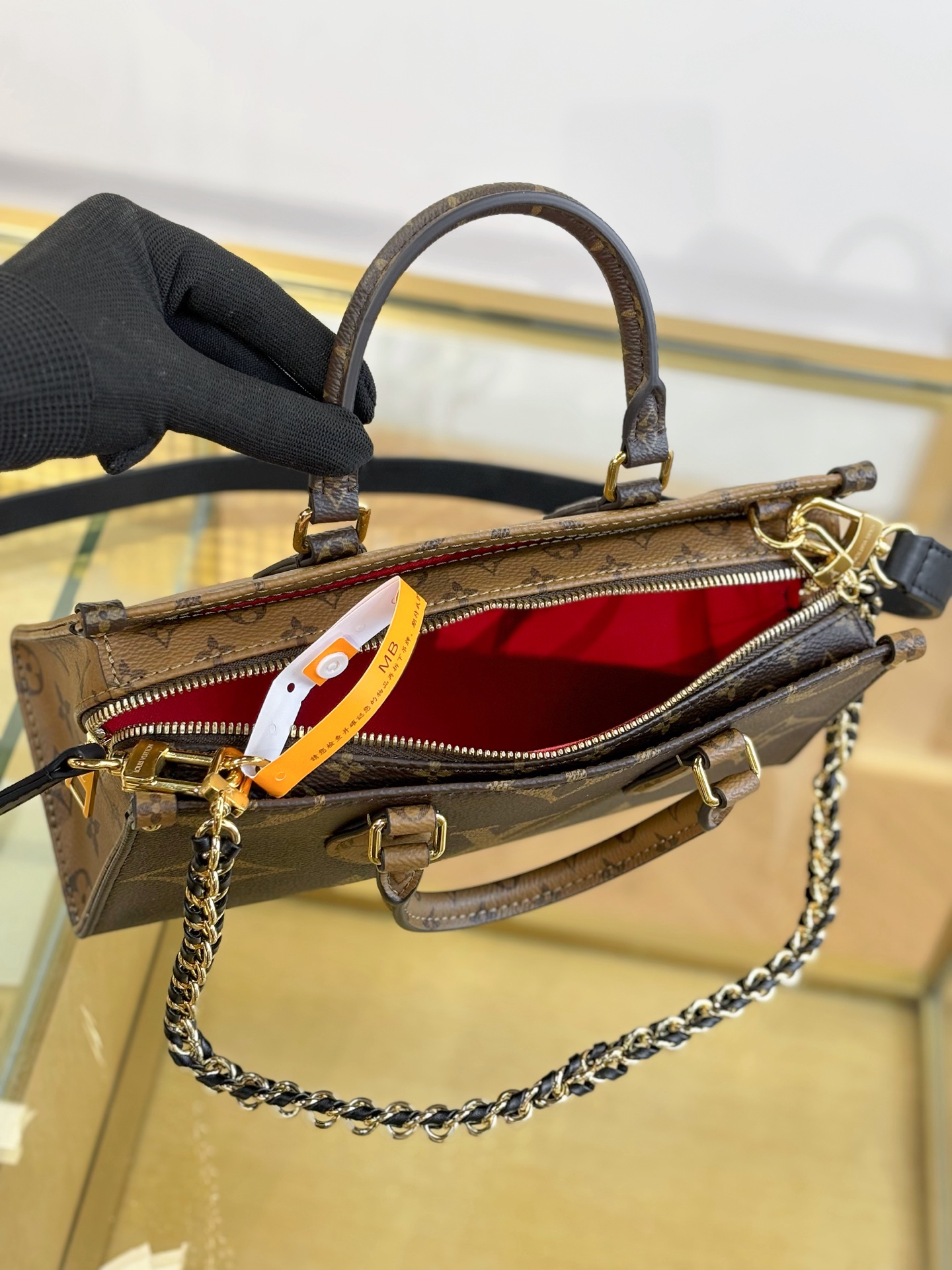 Louis Vuitton ONTHEGO EAST WEST CHAIN ​​Handbag M14236