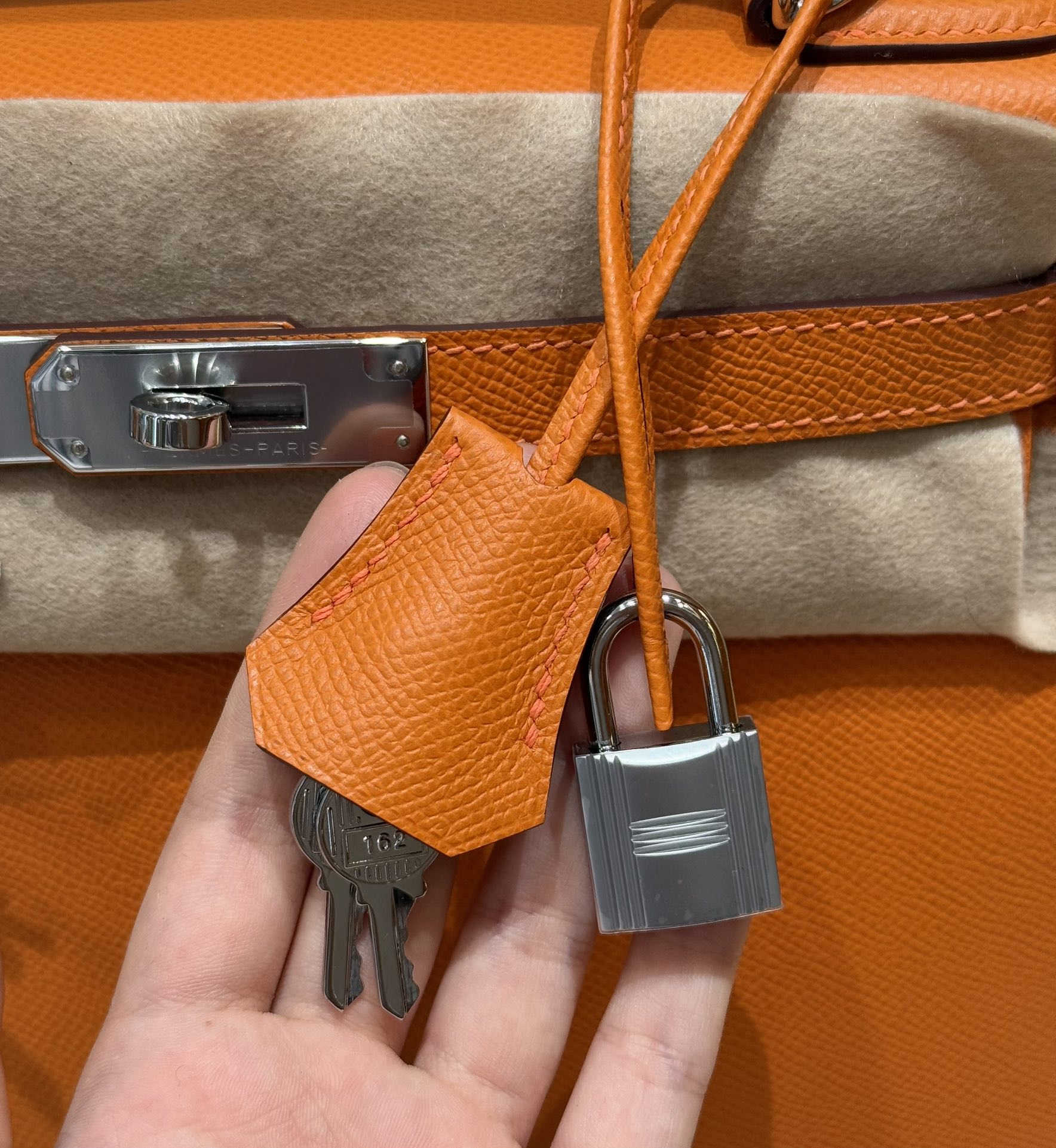 Hermès Kelly 93 Orange Handbag (Handmade to Order)