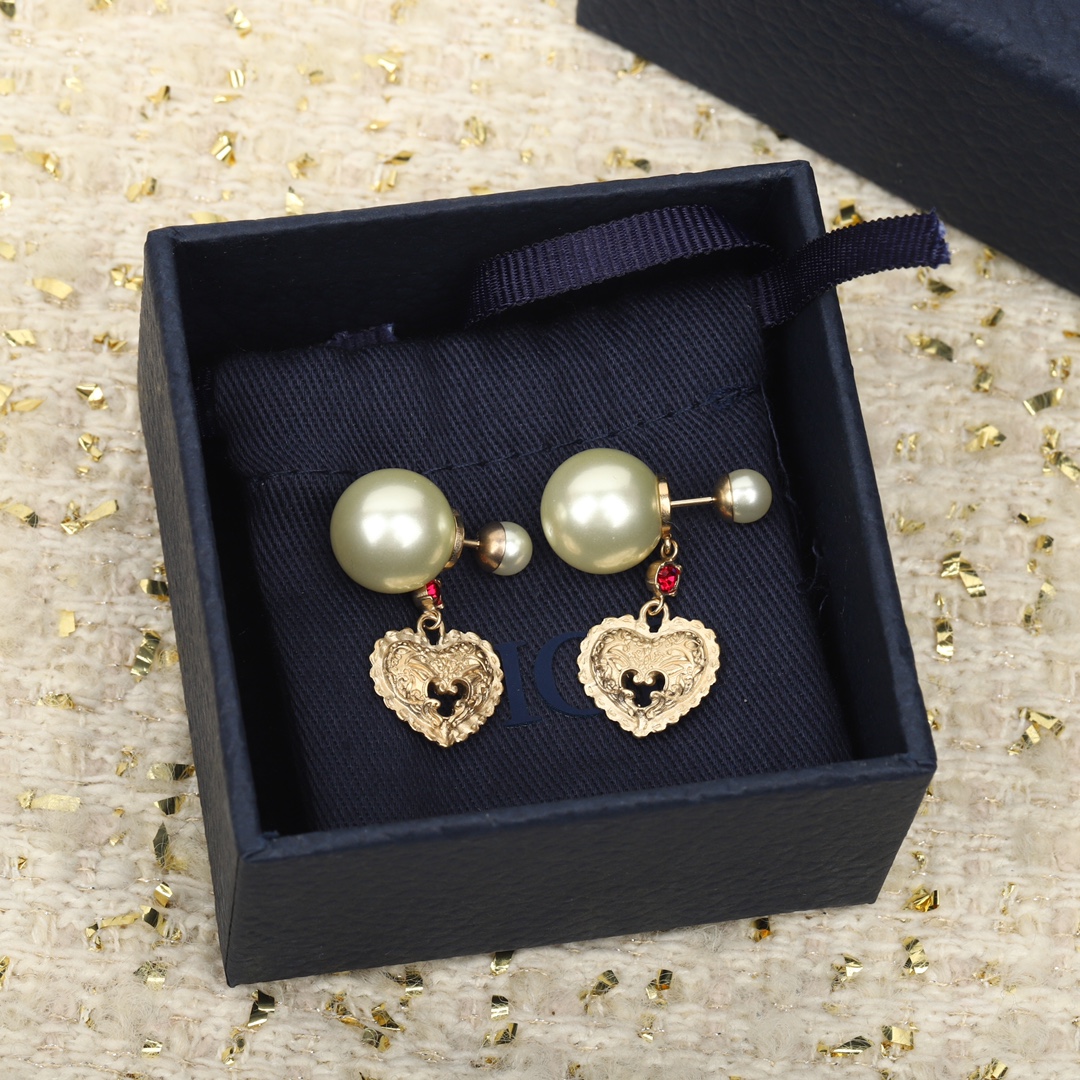 Dior hollow heart pearl earrings
