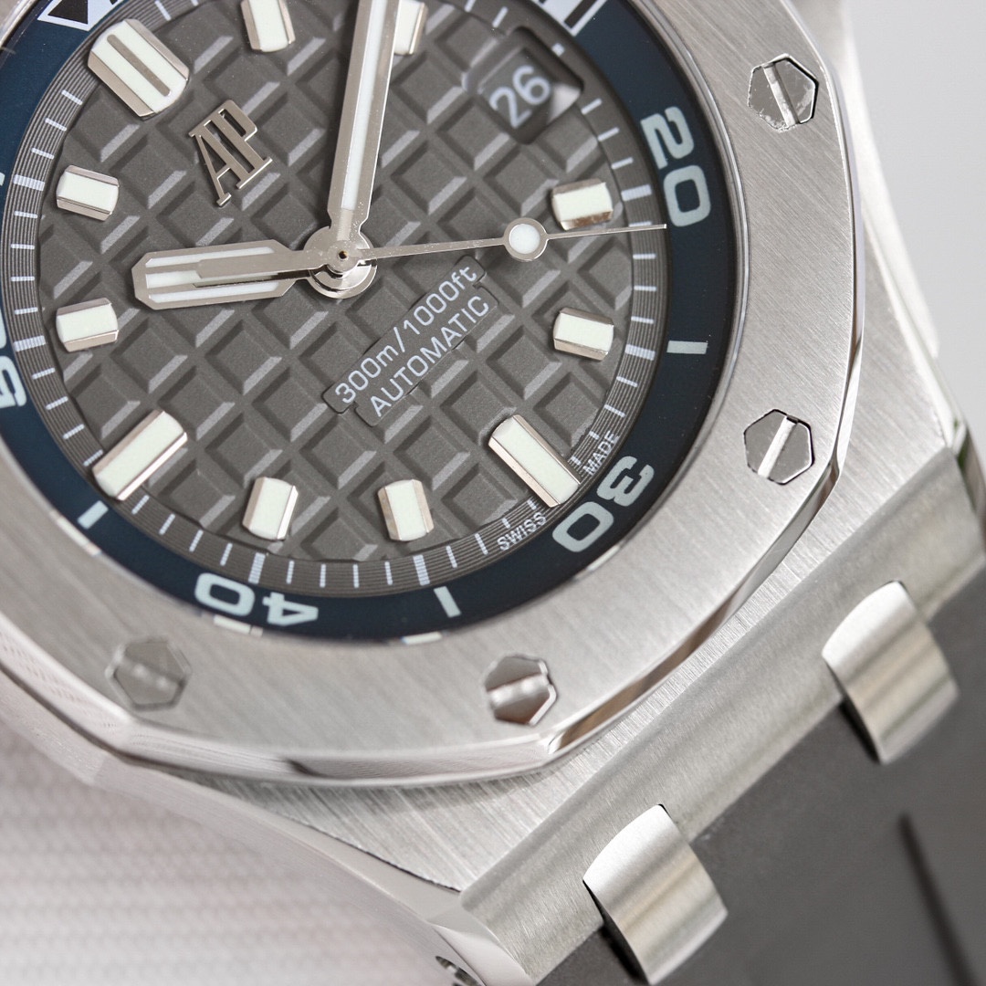 Audemars Piguet Royal Oak Offshore Series 15720ST.OO.A009CA.01