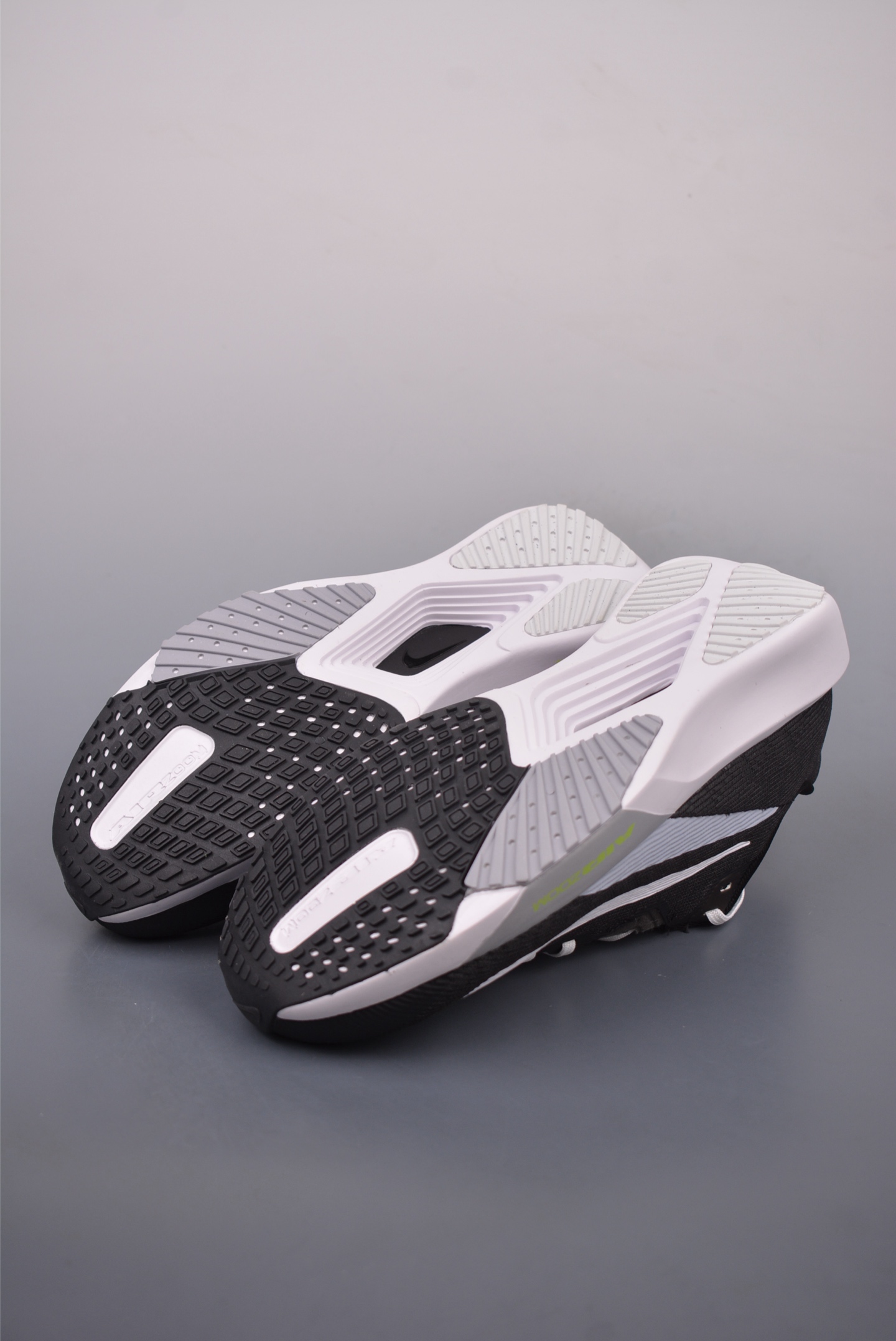 Nike Air Zoom Rival Fly 4 Black White Grey FV6040 001