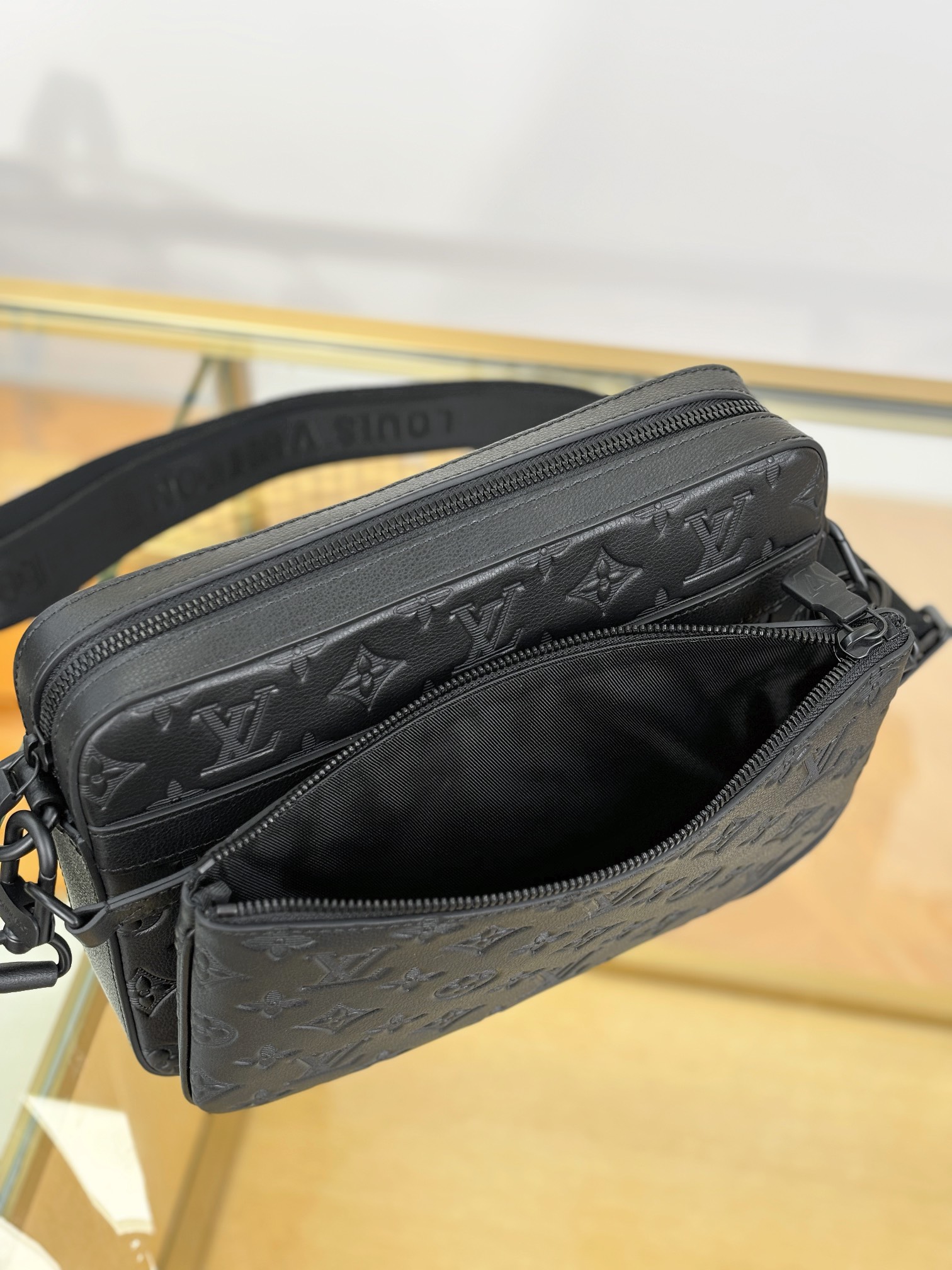 Louis Vuitton TRIO Messenger Bag M46602