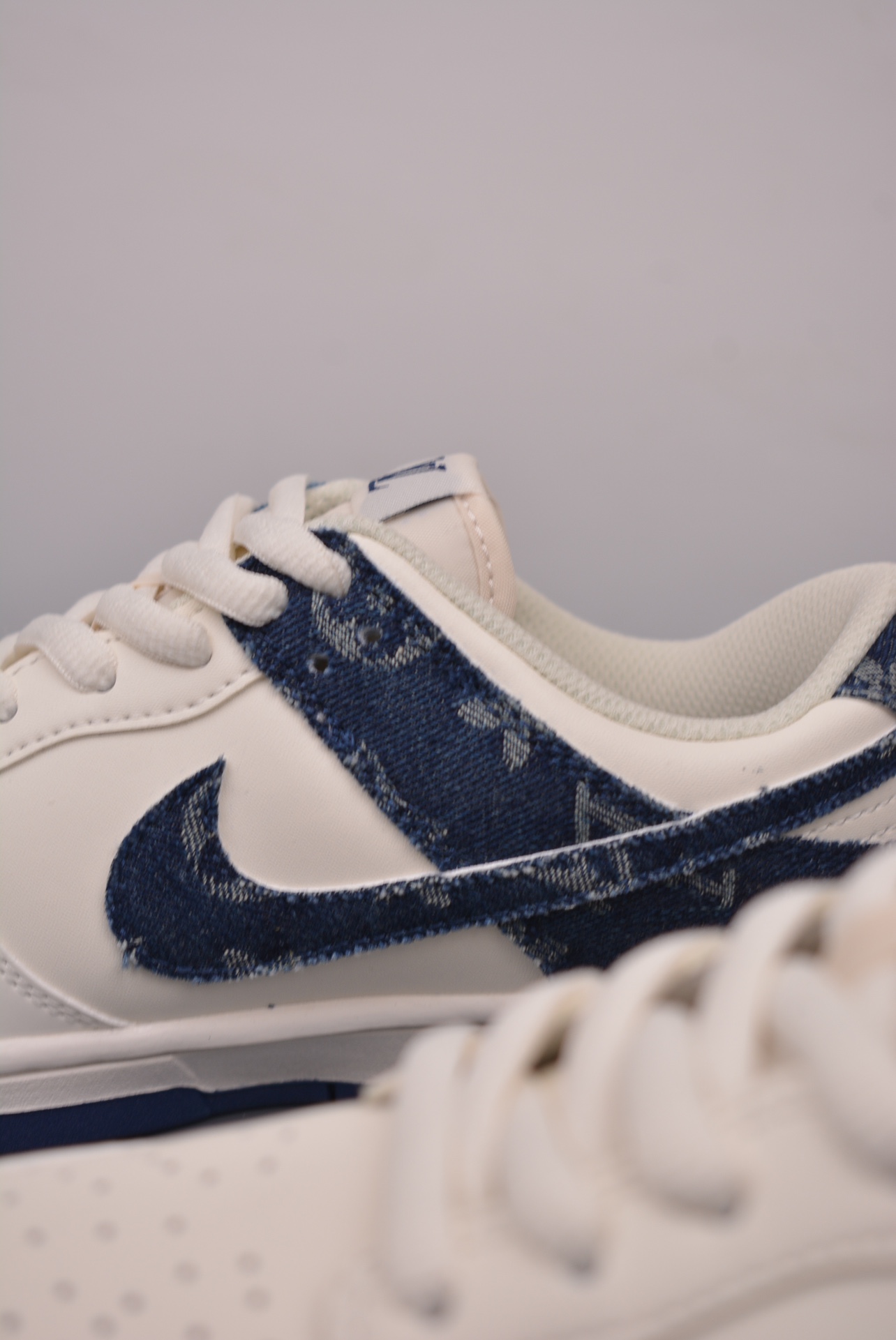 Louis Vuitton x Nike SB Dunk Low Lot LV Monogram white and dark blue DJ2024-008