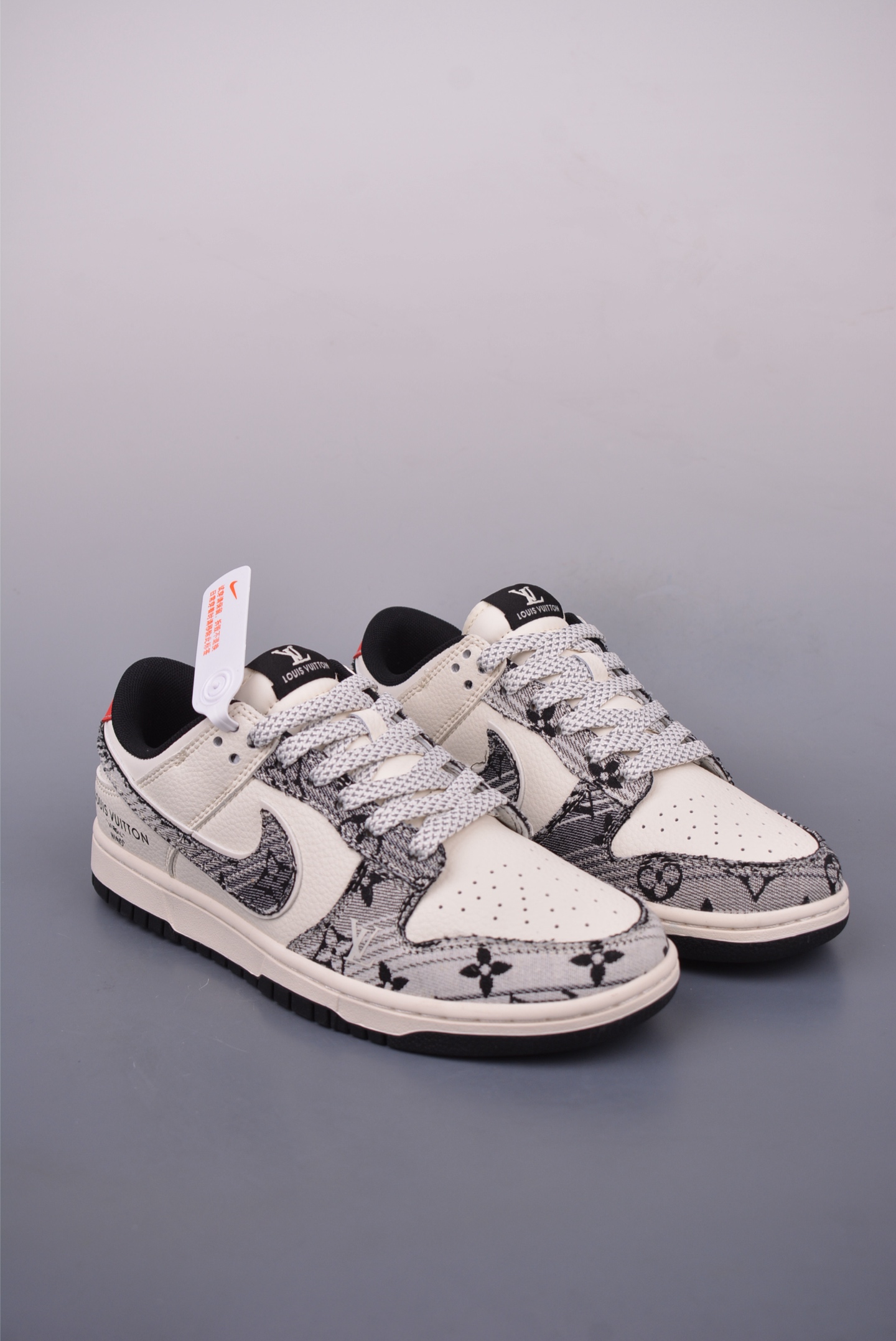 LV x Nike SB Dunk Low low-top sneakers Denim Gray and White Gradient JY6988-110