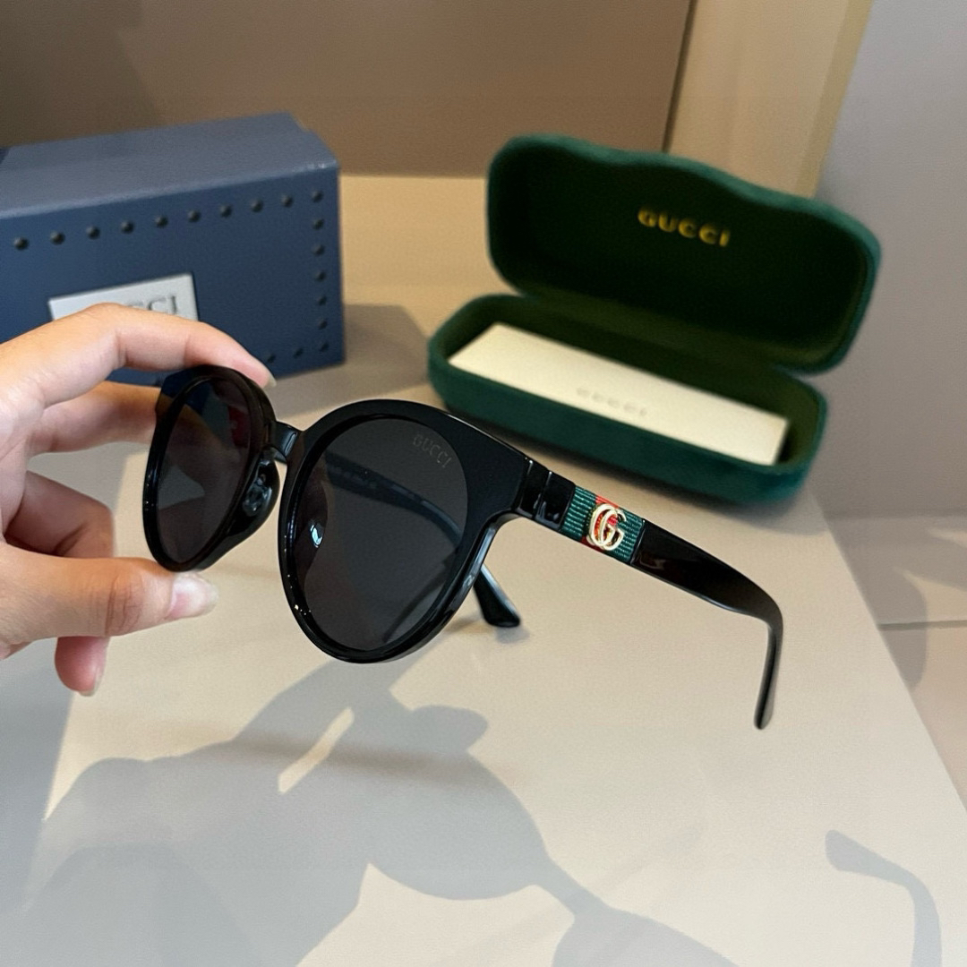 Gucci Round Frame Sunglasses