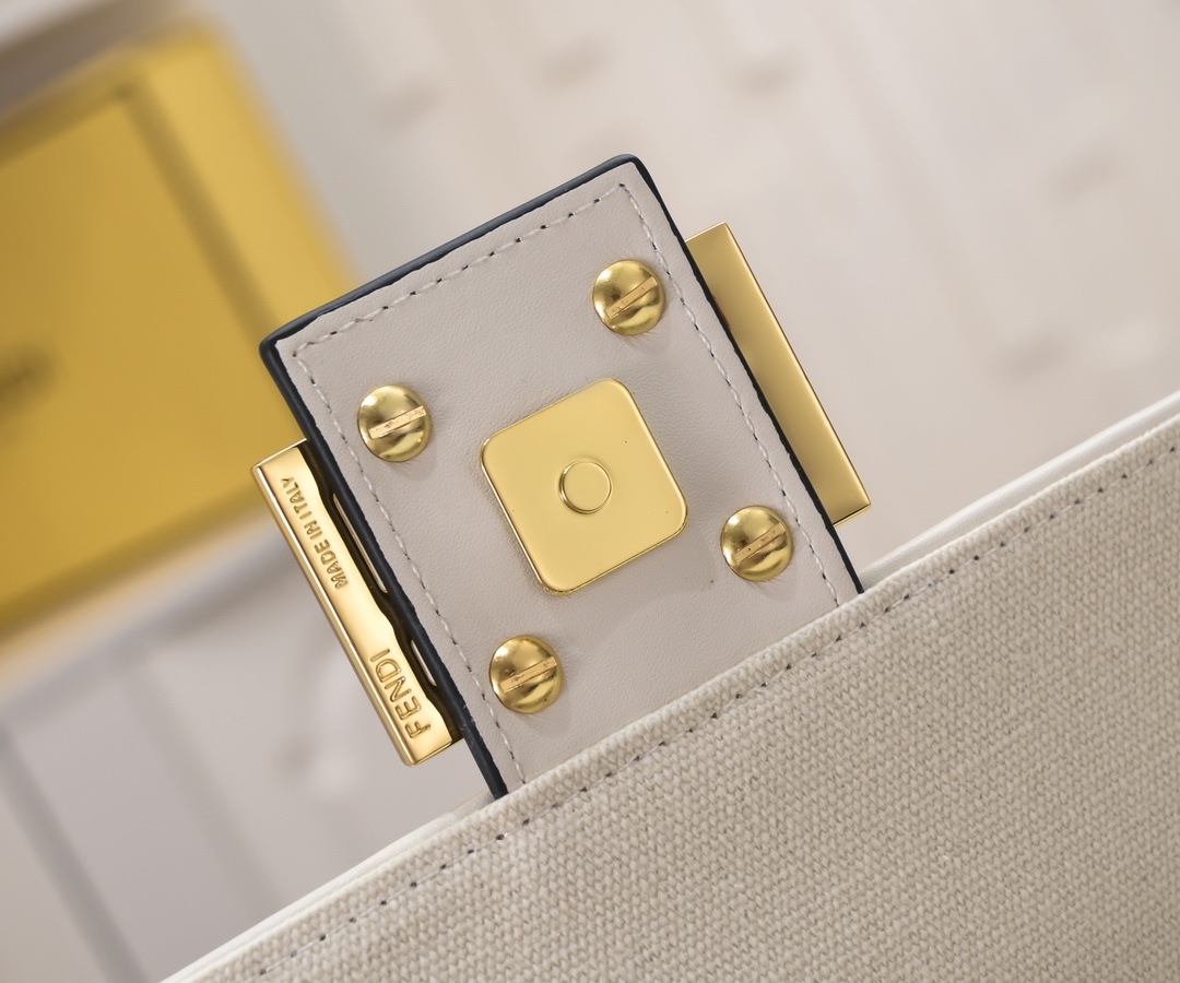 FENDI Baguette Shoulder Bag 1002