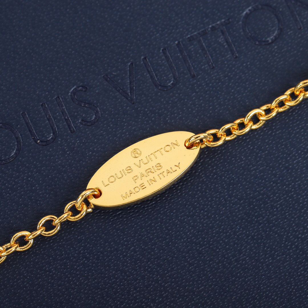 Louis Vuitton V necklace