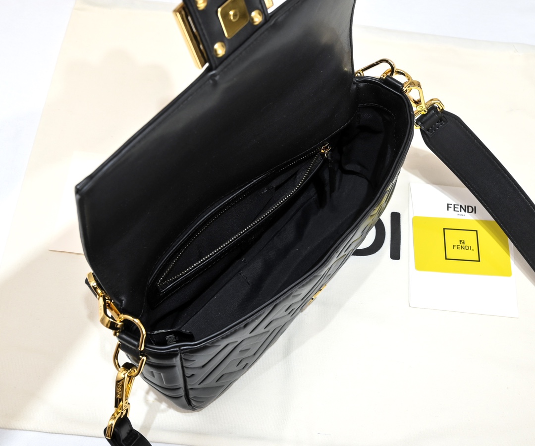 FENDI Baguette Handbag 6608