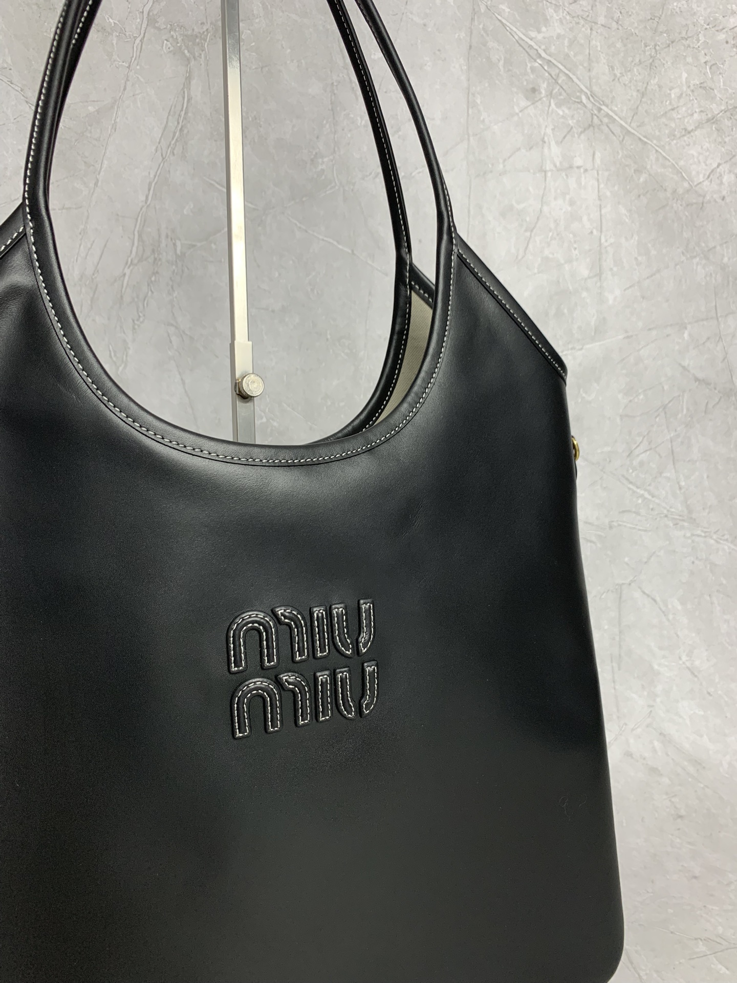 Miu Miu hobo tote 5BG231