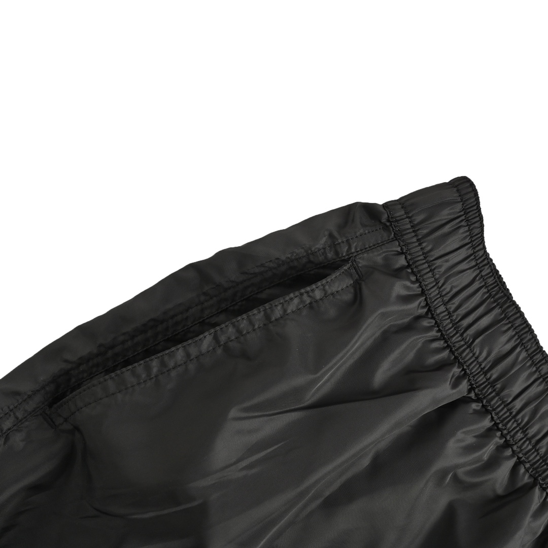 Moncler 24ss Cropped Classic Logo Beach Shorts