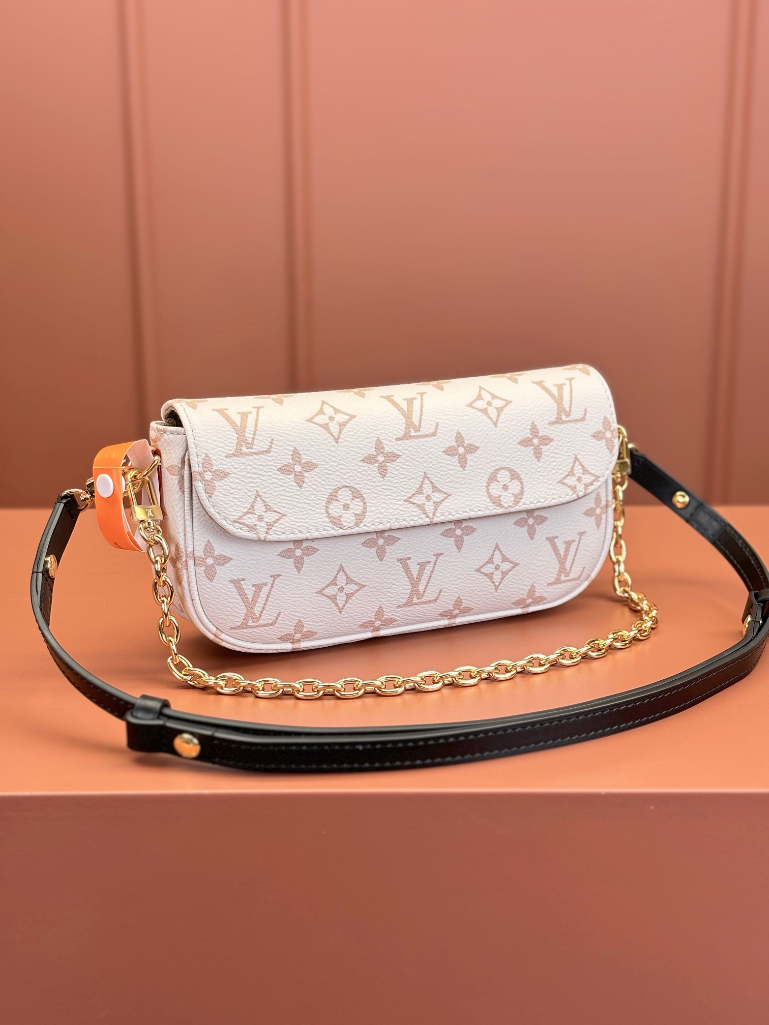 Louis Vuitton WALLET ON CHAIN ​​IVY Handbag M83091