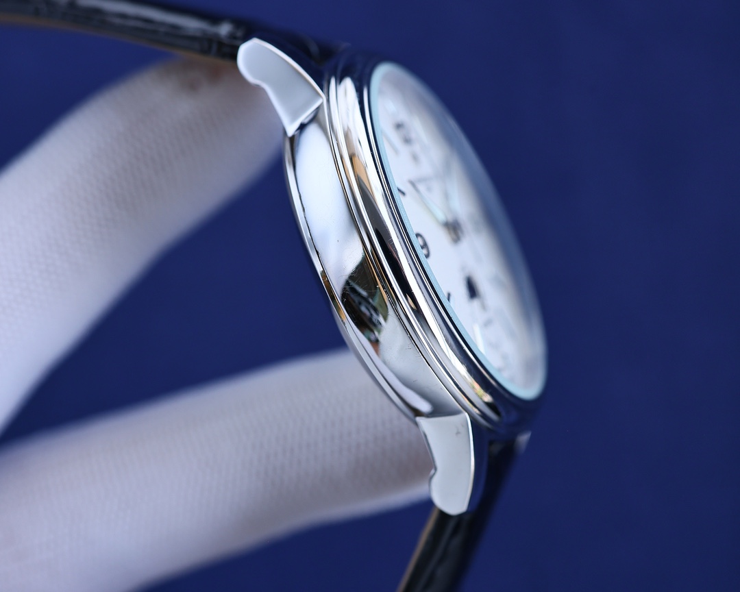 Vacheron Constantin Sun and Moon Phase Series. Men's Watch