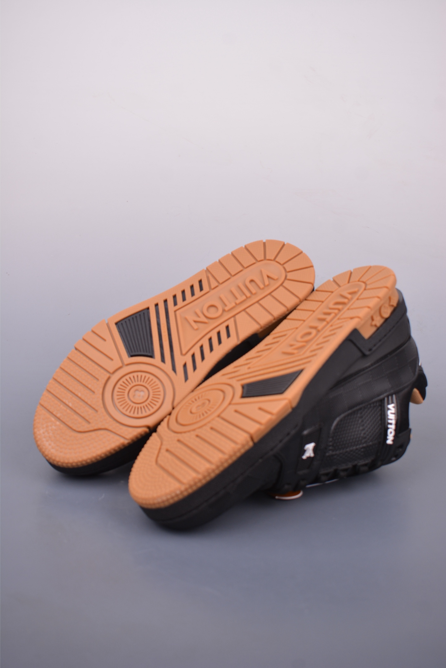 Louis Vuitton Trainer Sneaker Low 