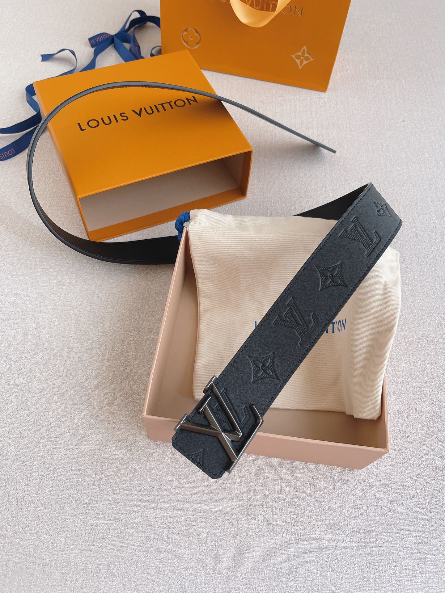 Louis Vuitton embossed double-sided calfskin men's belt 4CM wide