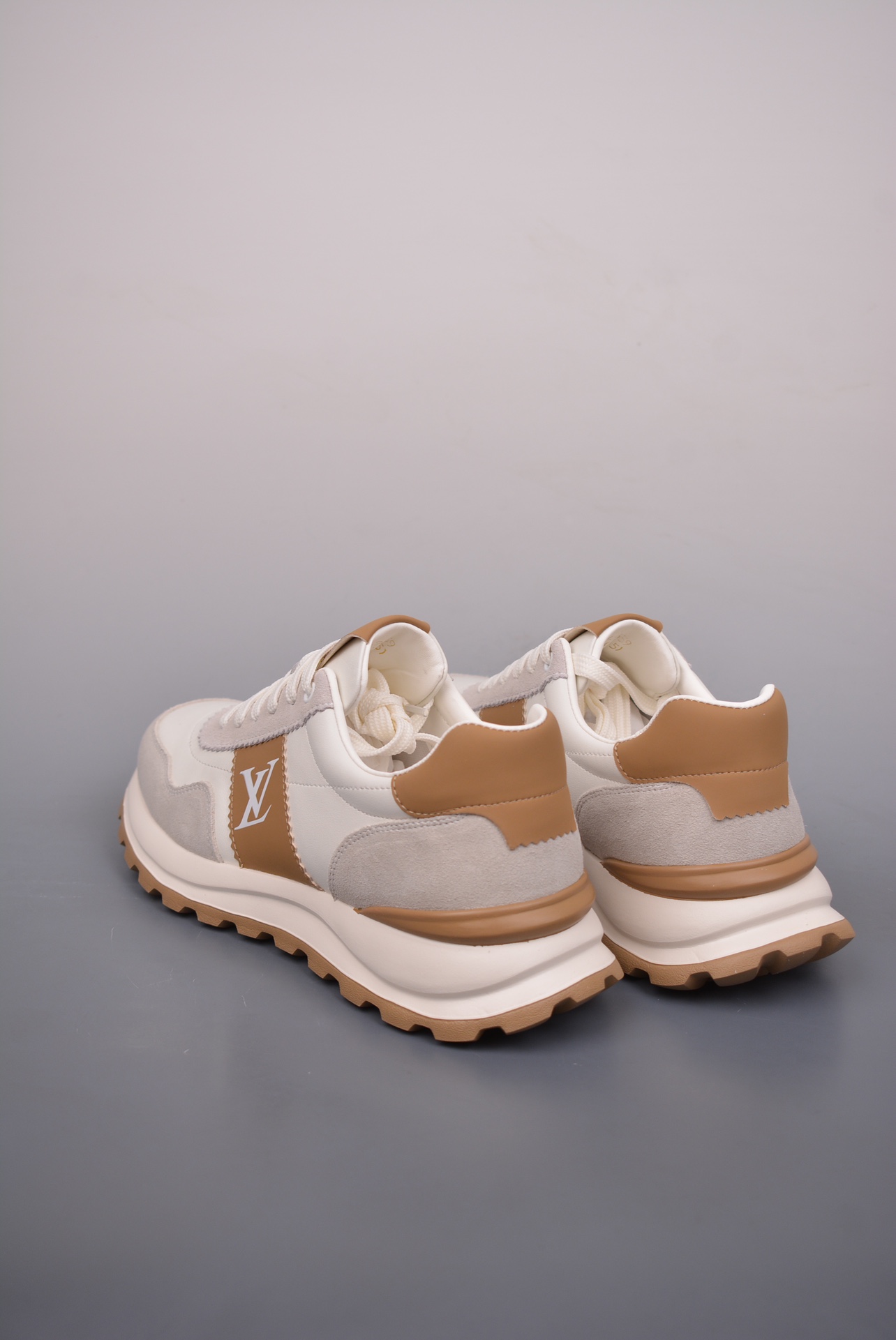 Louis Vuitton Couro Maden Luxe Low Sneaker Beige Gray Brown