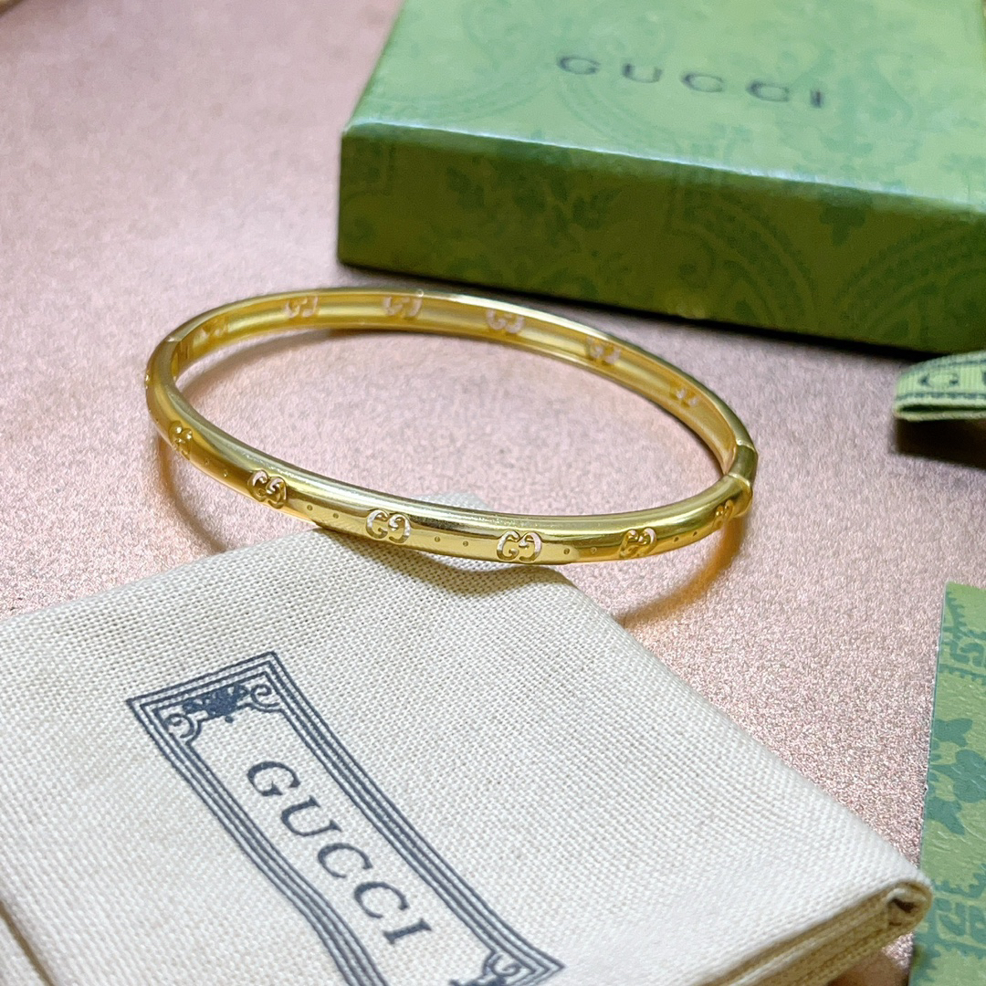 Gucci Thin Loop Engraved Gold Bracelet