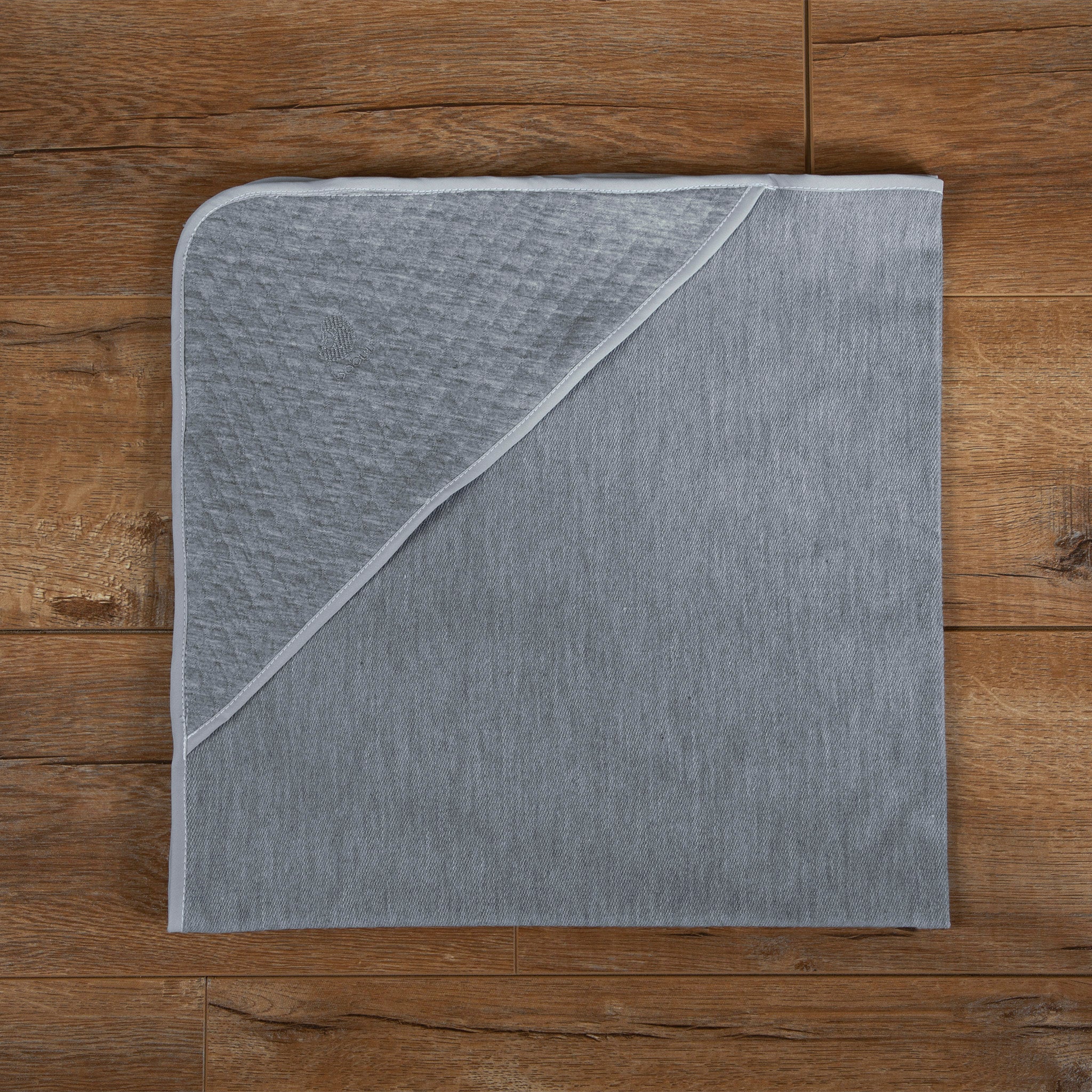 Cobija para bebé polo con capucha gris