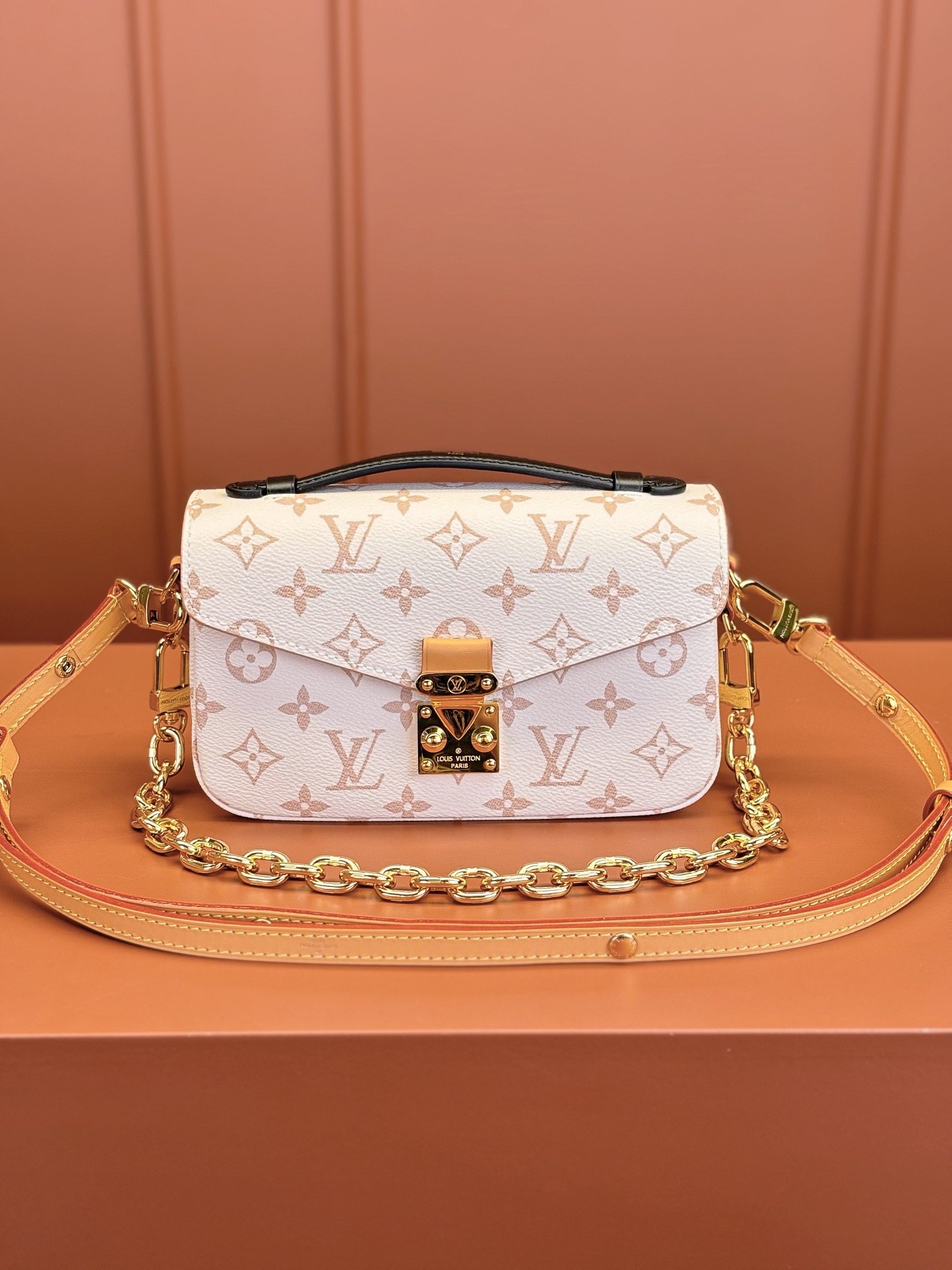 Louis Vuitton POCHETTE MÉTIS EAST WEST Bag M46914