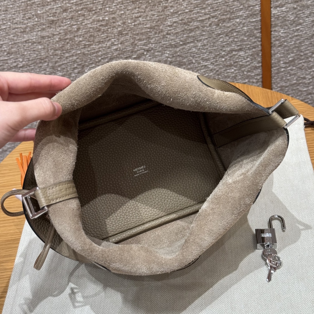 Hermès Picotin lo 8QBeige Marfa Handbag (Handmade to order)