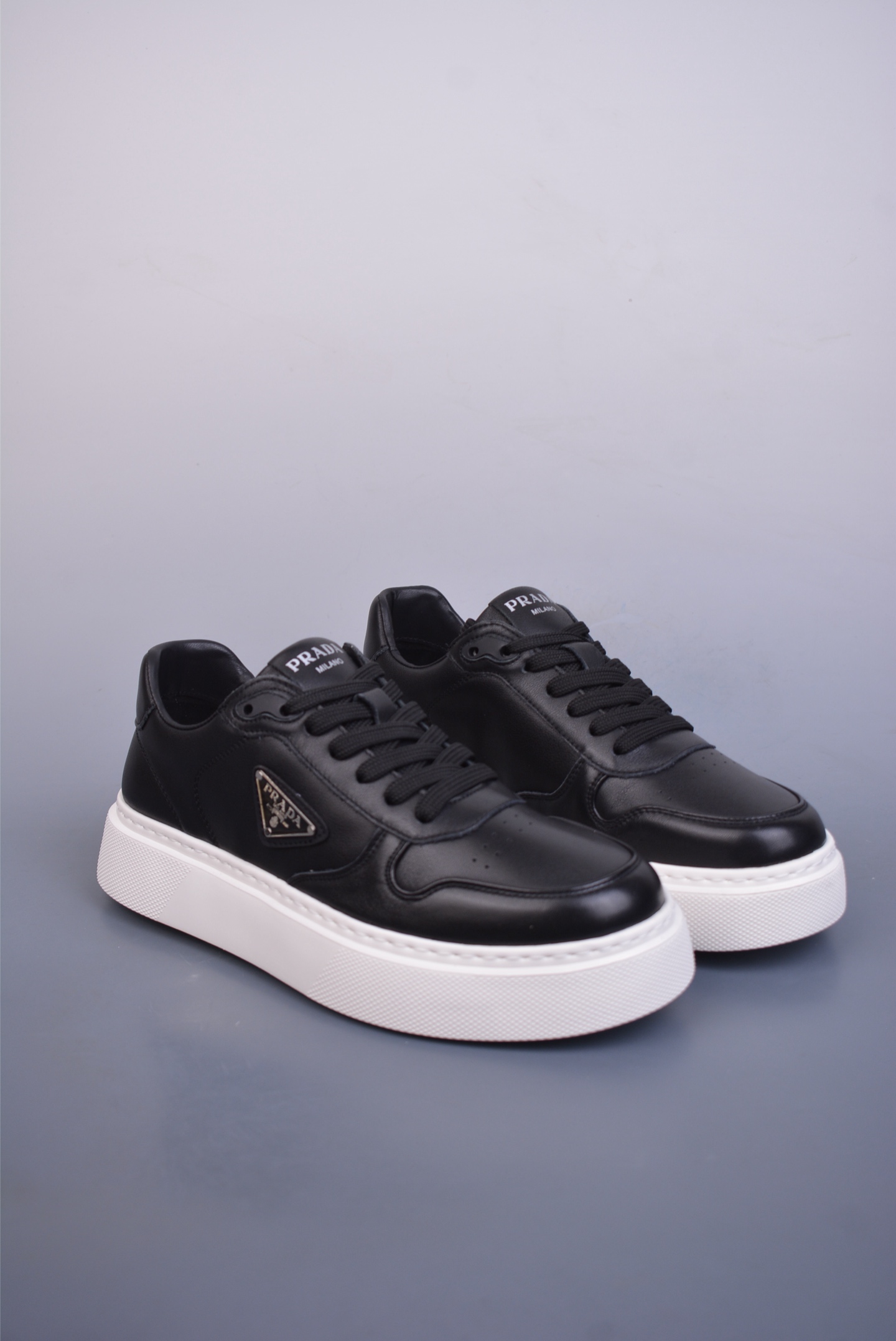 Prada PRAX 01 Triangle Logo Leather Sneakers Triangle Series Sports Shoes Black and White 3D968M