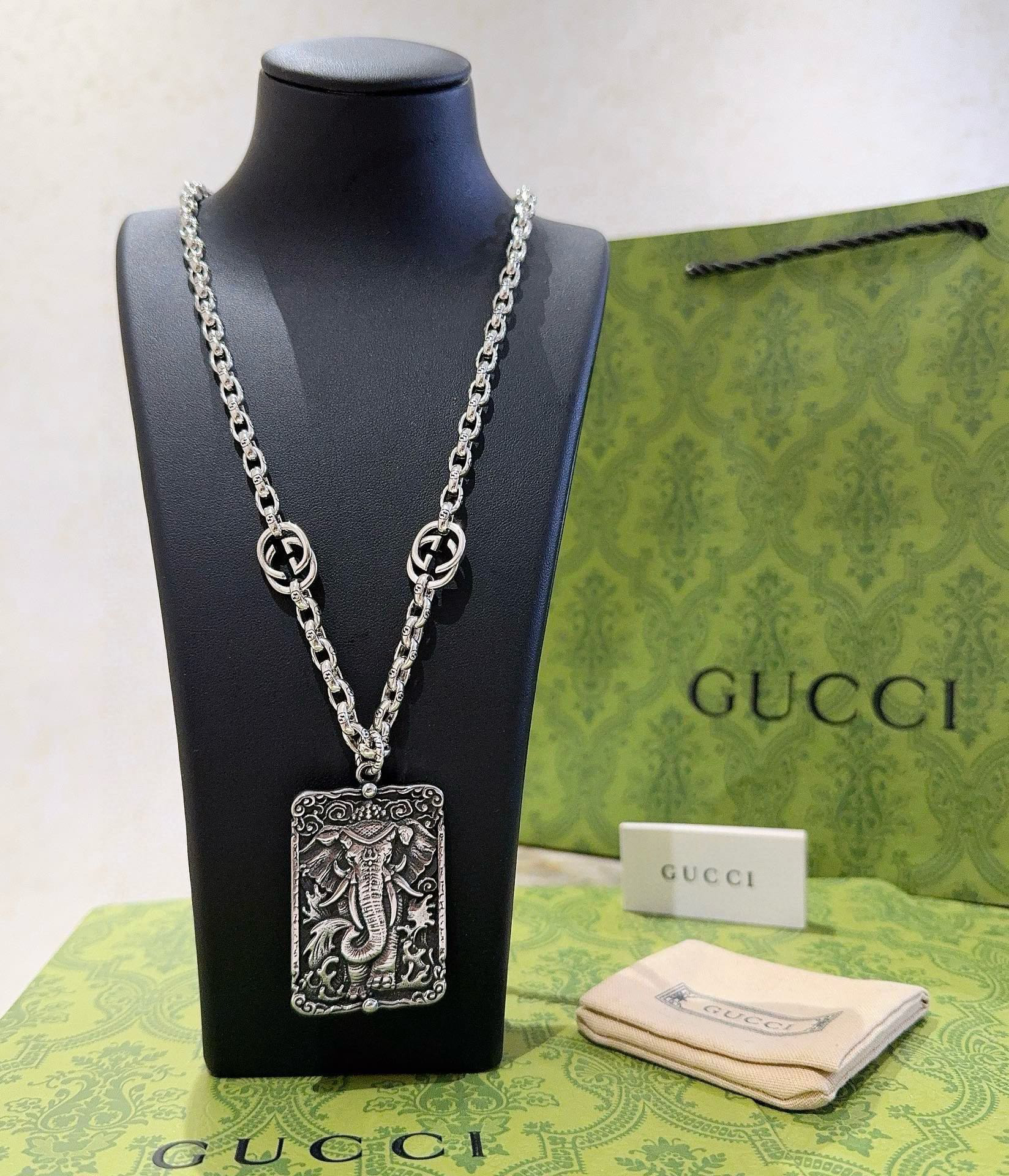 Gucci Anger Forest series new double G elephant square necklace