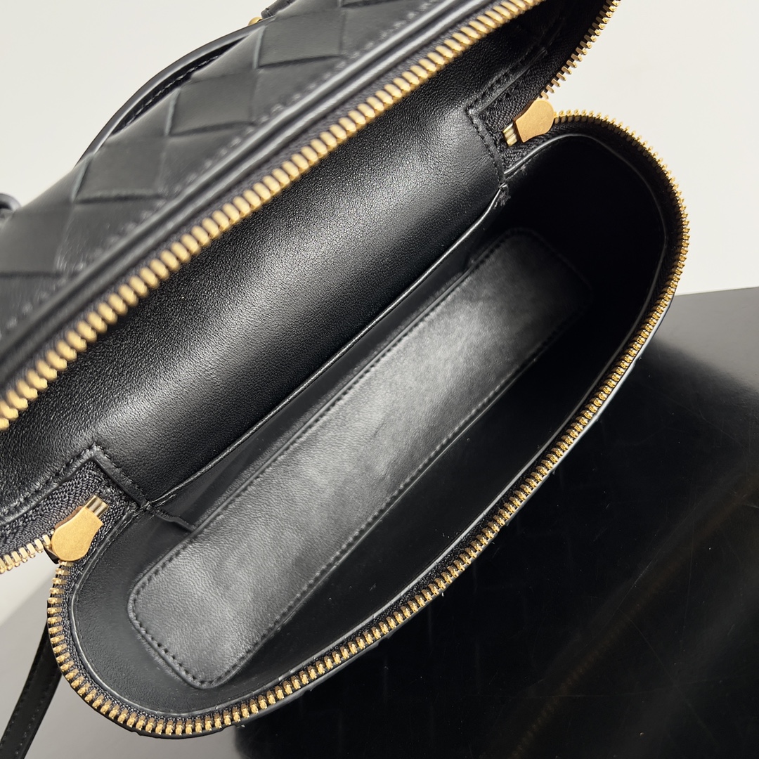 Bottega Veneta 2024 Woven Zippered Baguette Bag 789109