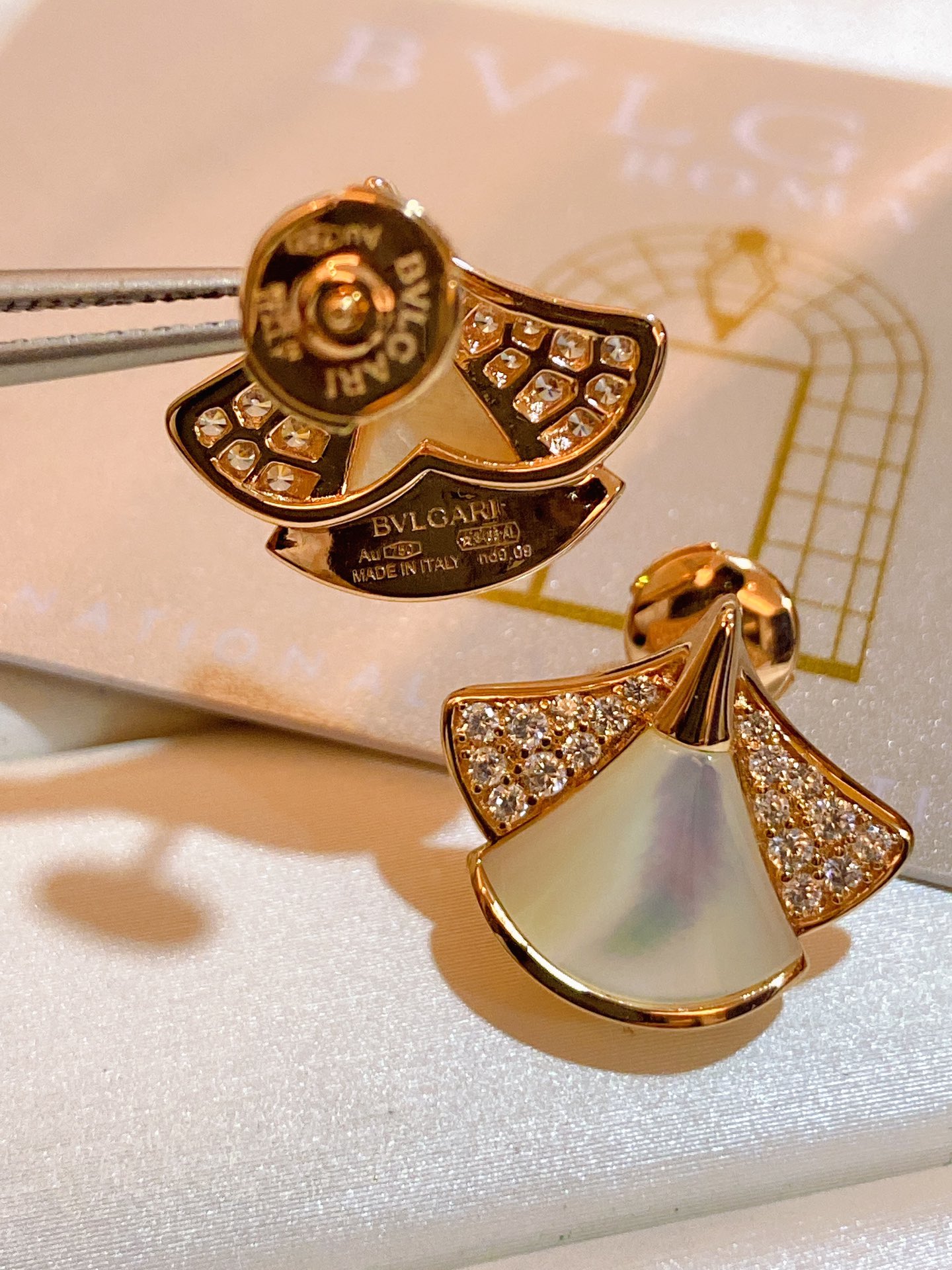 Bulgari diva white mother-of-pearl earrings