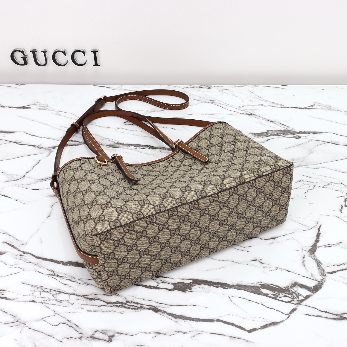 Gucci GG Emblem medium tote bag ‎815214 FAD6L 9758