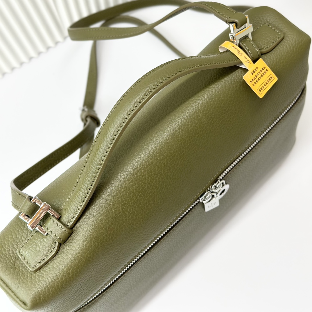 Loro Piana Extra poet L27 Clutch FAI8511