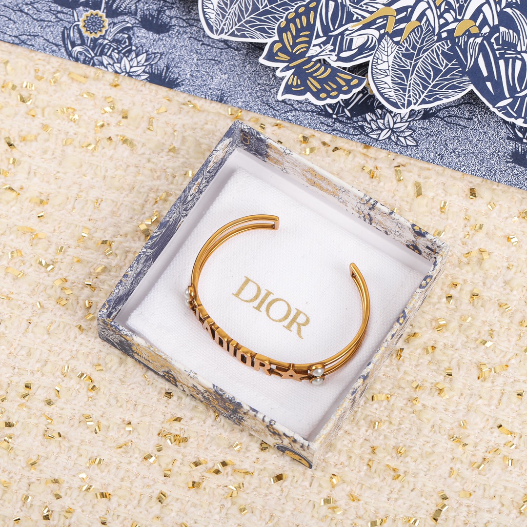 Dior hollow open pearl bracelet