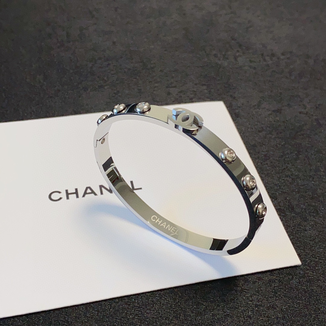 Chanel six sparkling diamond bracelet