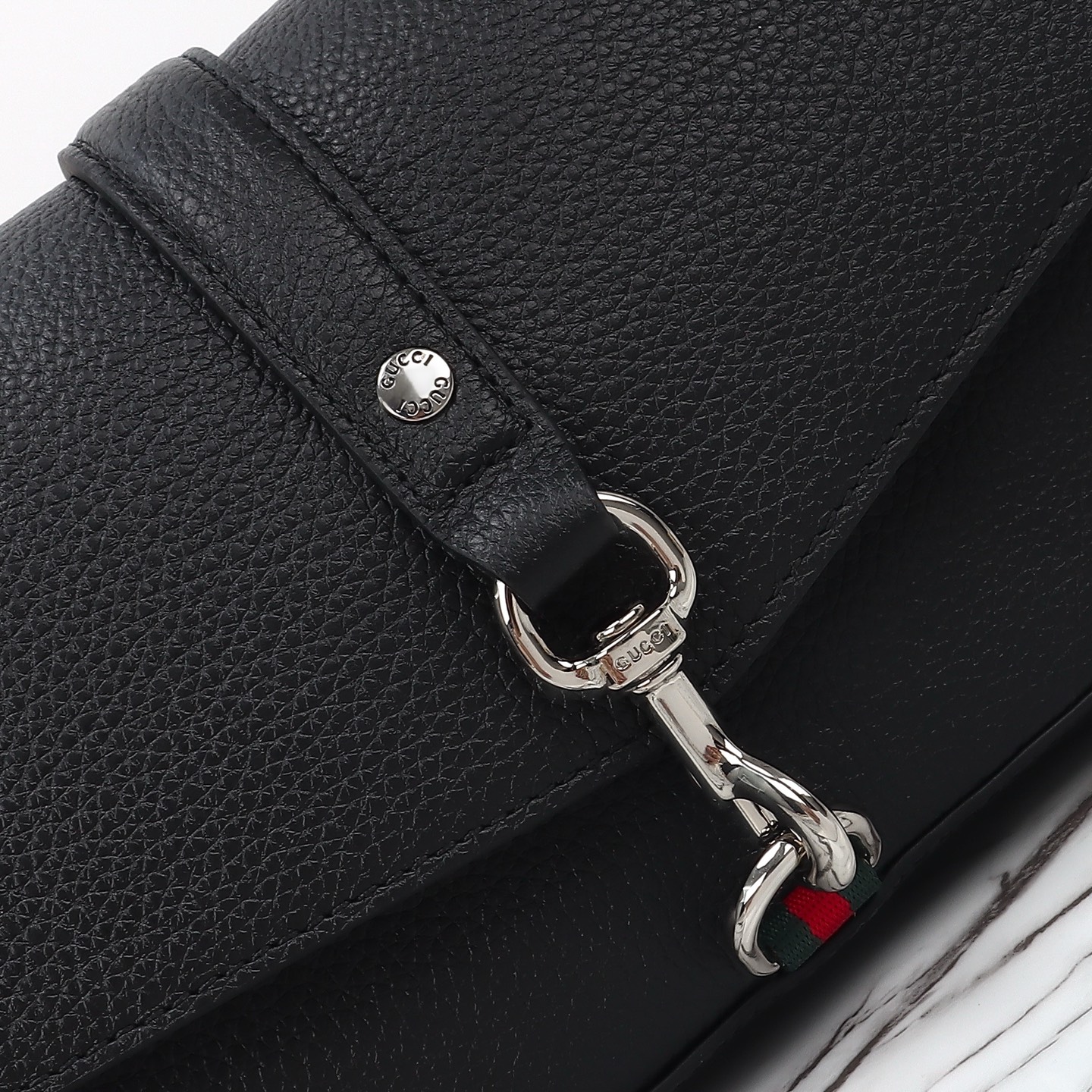 Gucci small crossbody bag with hook closure‎ 821623 AAESU 1069