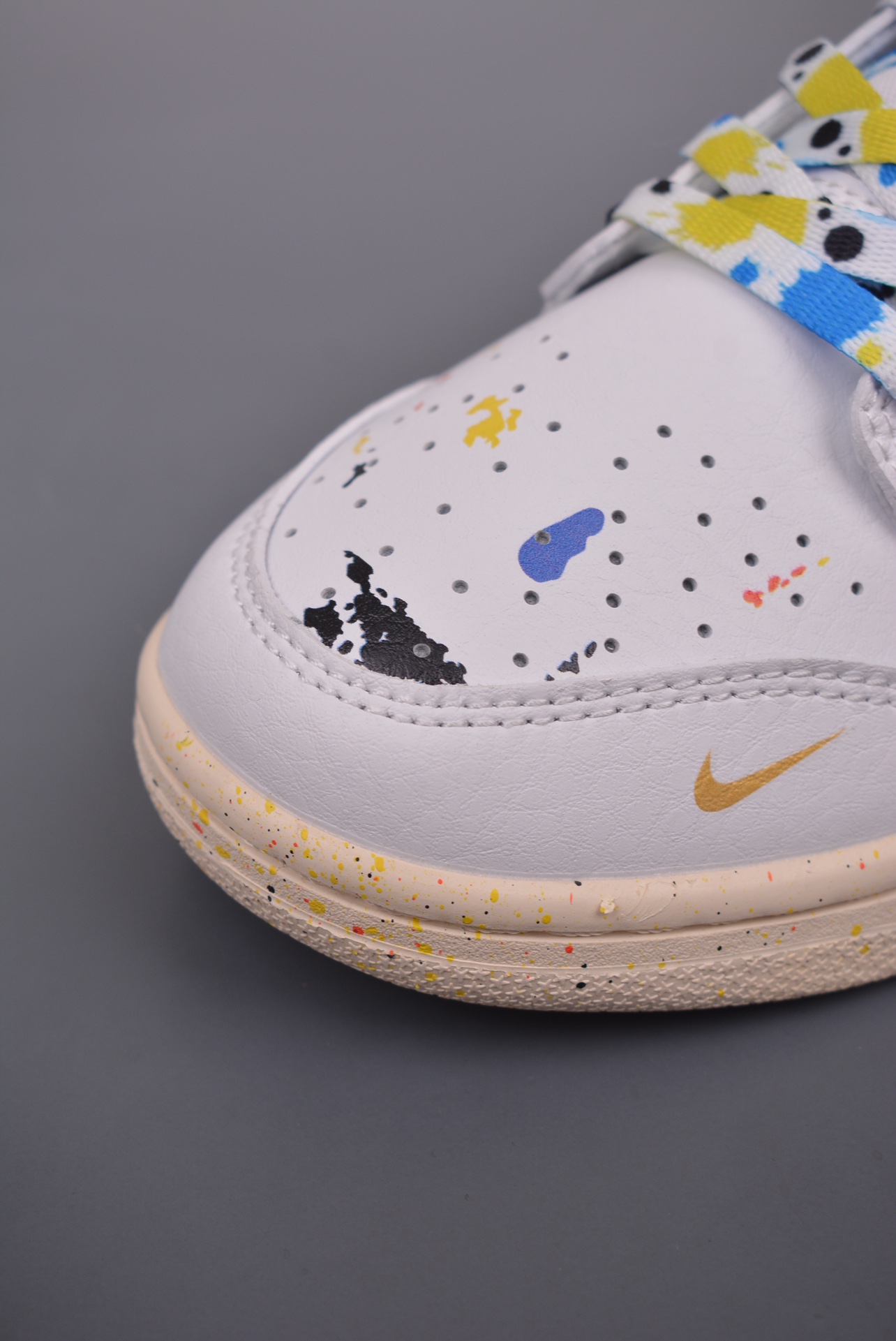 Gucci x Nike SB Dunk Low Esquisite Gucci White Color Splash KK1688-051