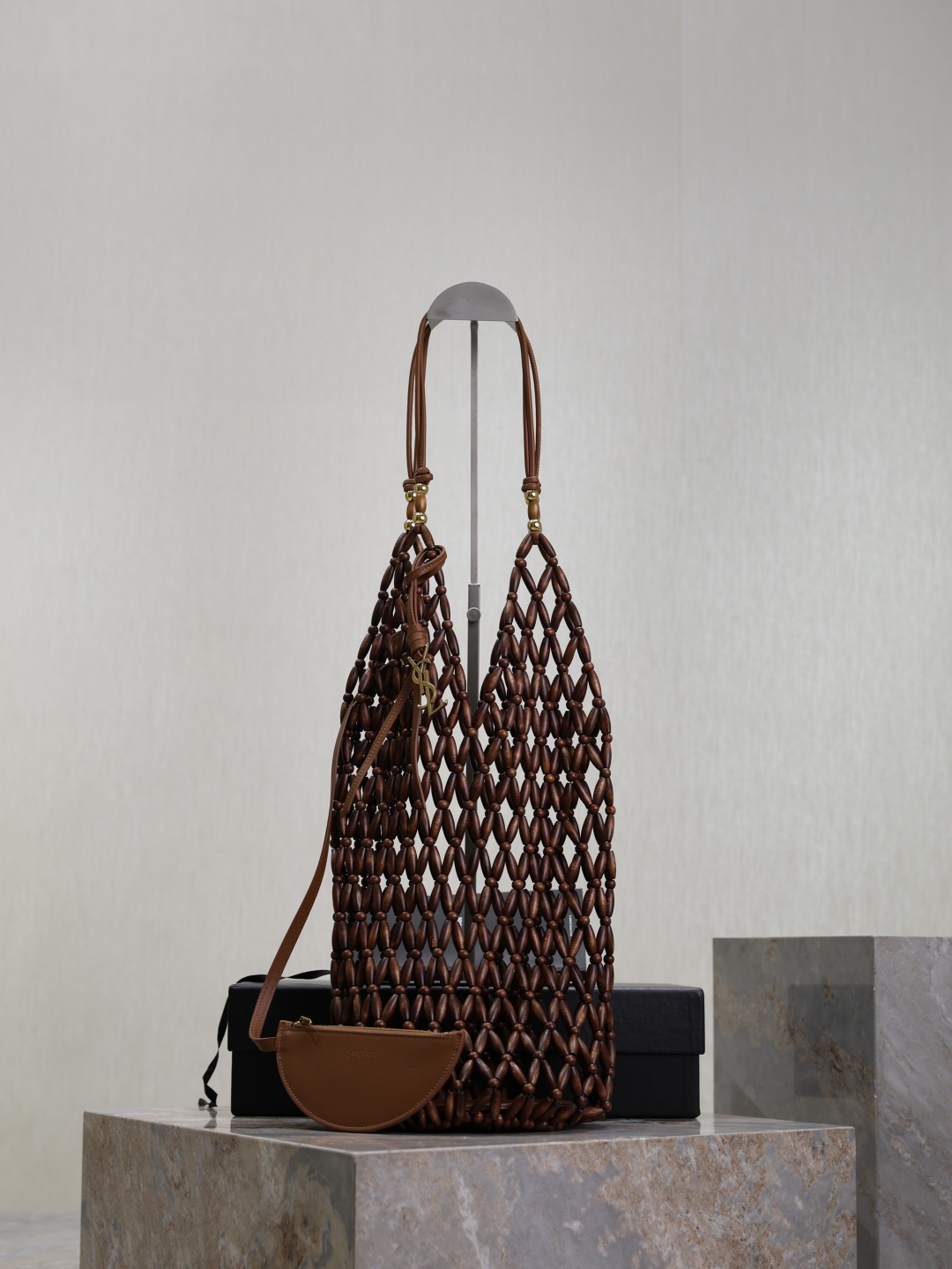 Yves Saint Laurent Bucket Sule bag hand-woven bag 821911