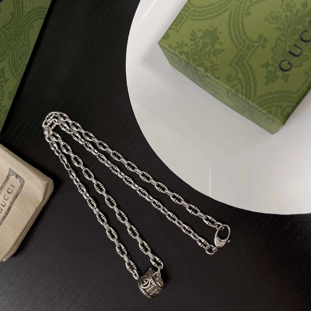 Gucci Chain Round Ring Necklace
