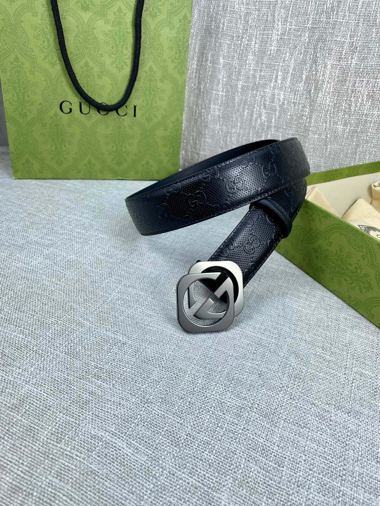 Gucci black embossed leather belt  width 4.0CM
