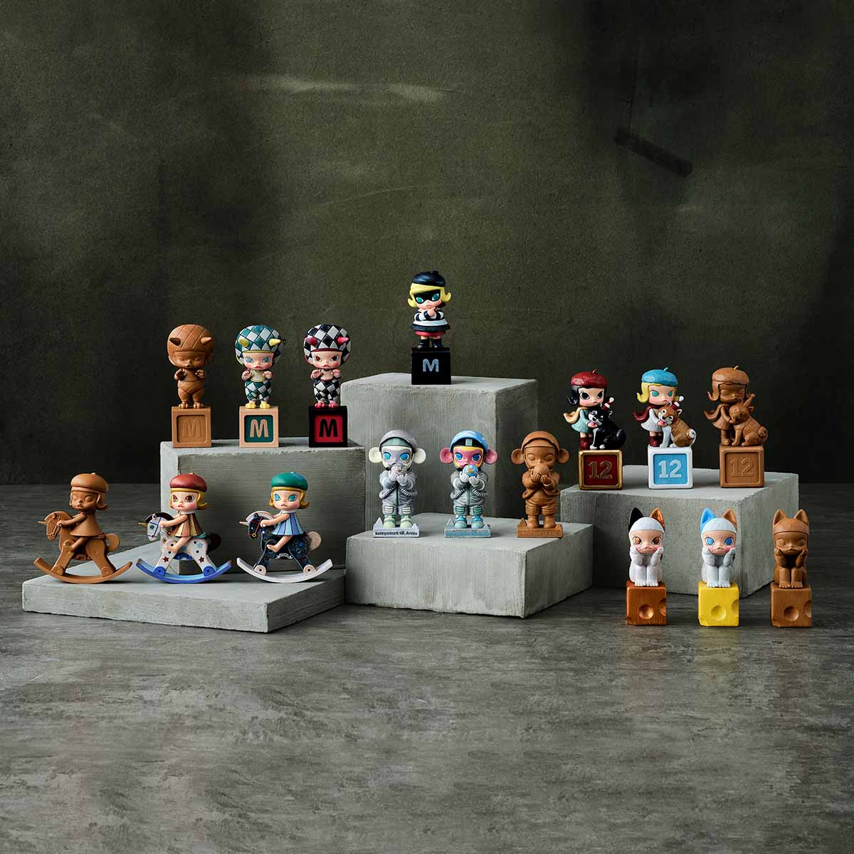 POP MART MOLLY Anniversary Statues Classical Retro Series Figures [1 Blind Box]