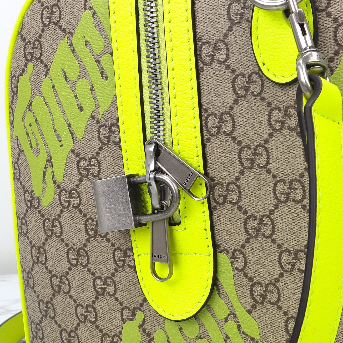 Gucci Medium duffle bag with print 834962 FAEQD 9761