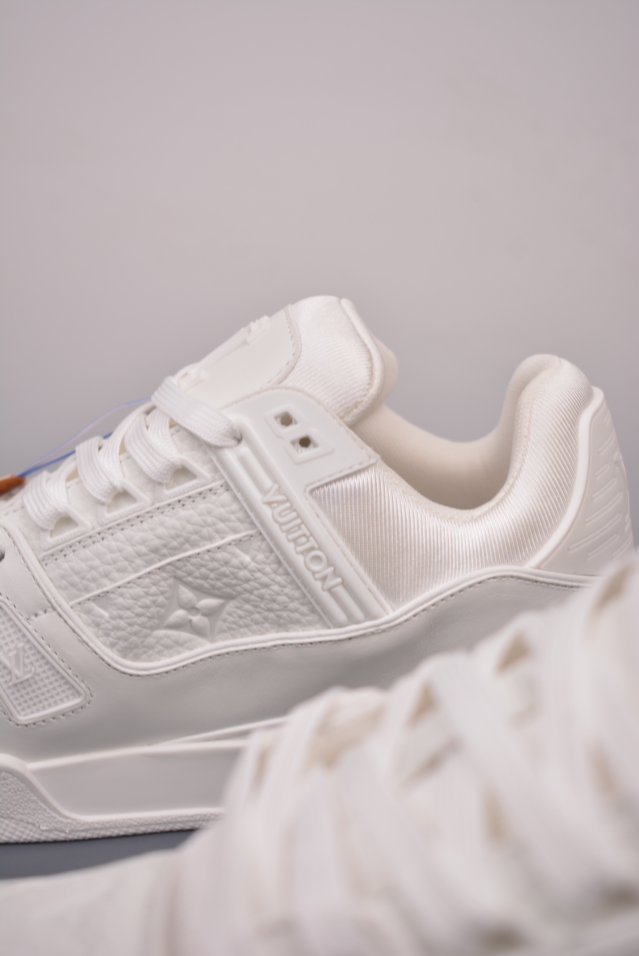 Louis Vuitton Trainer Sneaker Low Leather All White