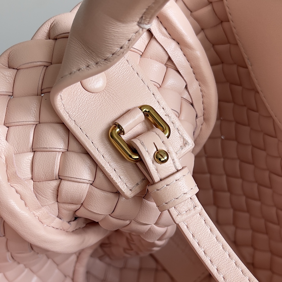 Bottega Veneta Cobble Mini Bag 805739