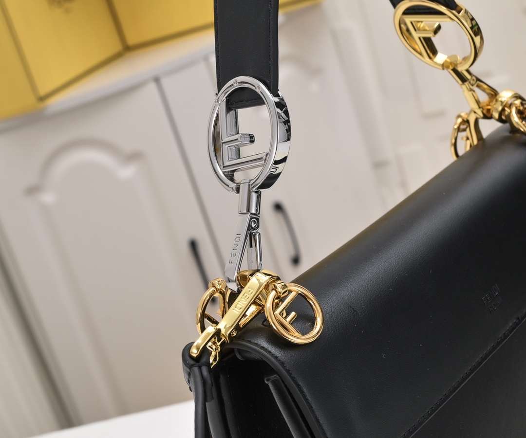 FENDI FF Logo Mania handbag 8806
