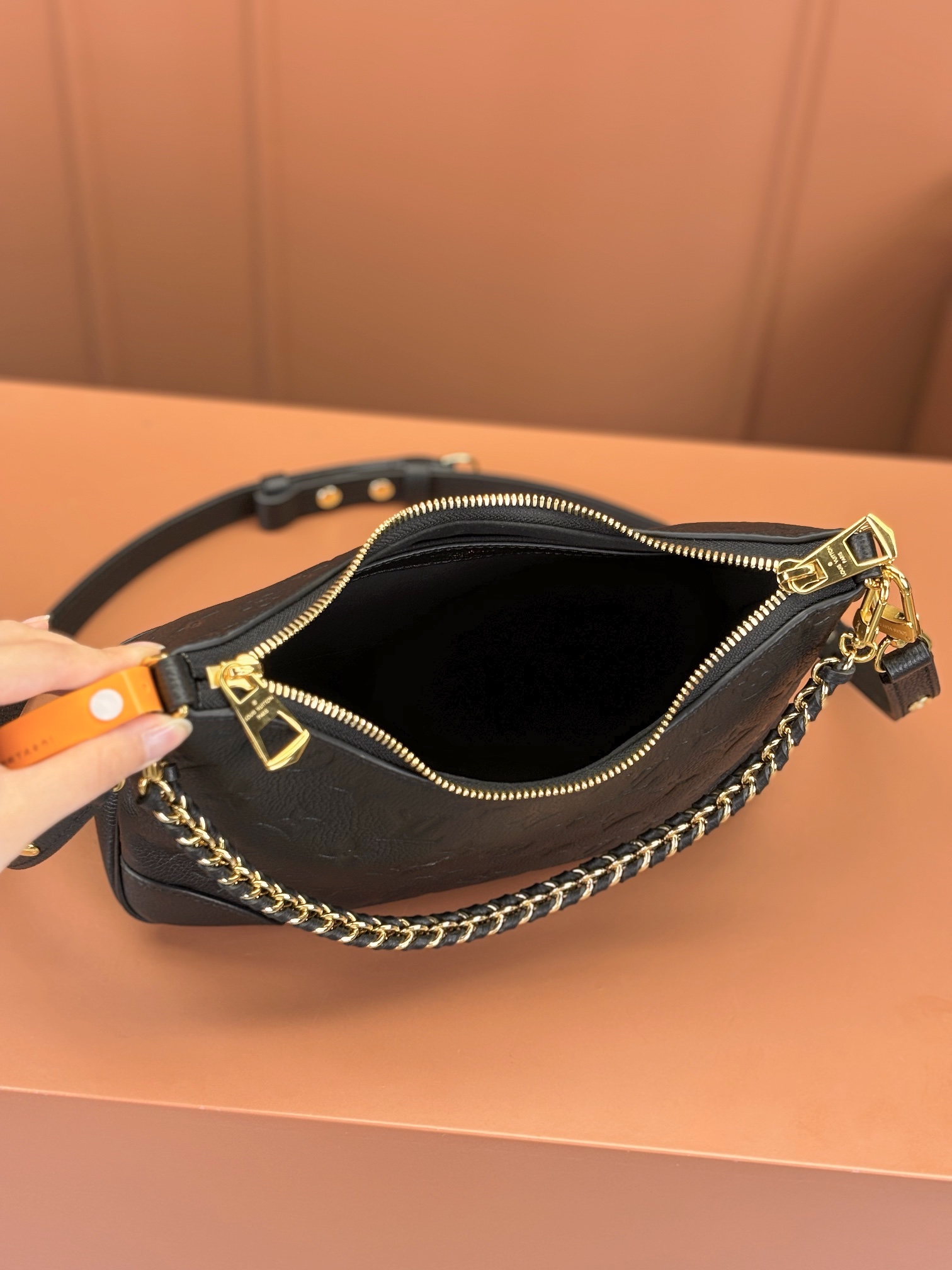 Louis Vuitton BOULOGNE handbag M12930