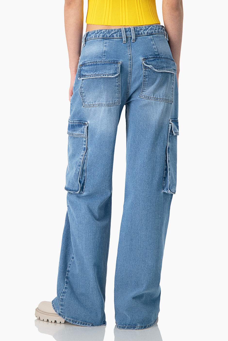 Jeans cargo con bolsillos de cartera