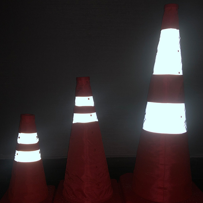 (🌲XMAS SALE - 50% OFF)Foldable Traffic Reflective Safety Cone with LED Lights-🔥Buy 2 Get 10%OFF Today🔥