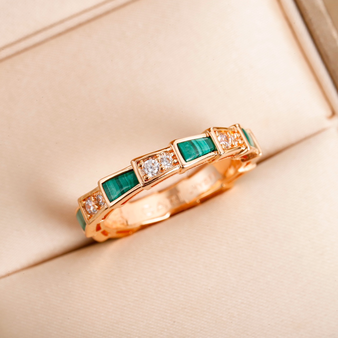 Bulgari Serpenti series mother-of-pearl diamond ring