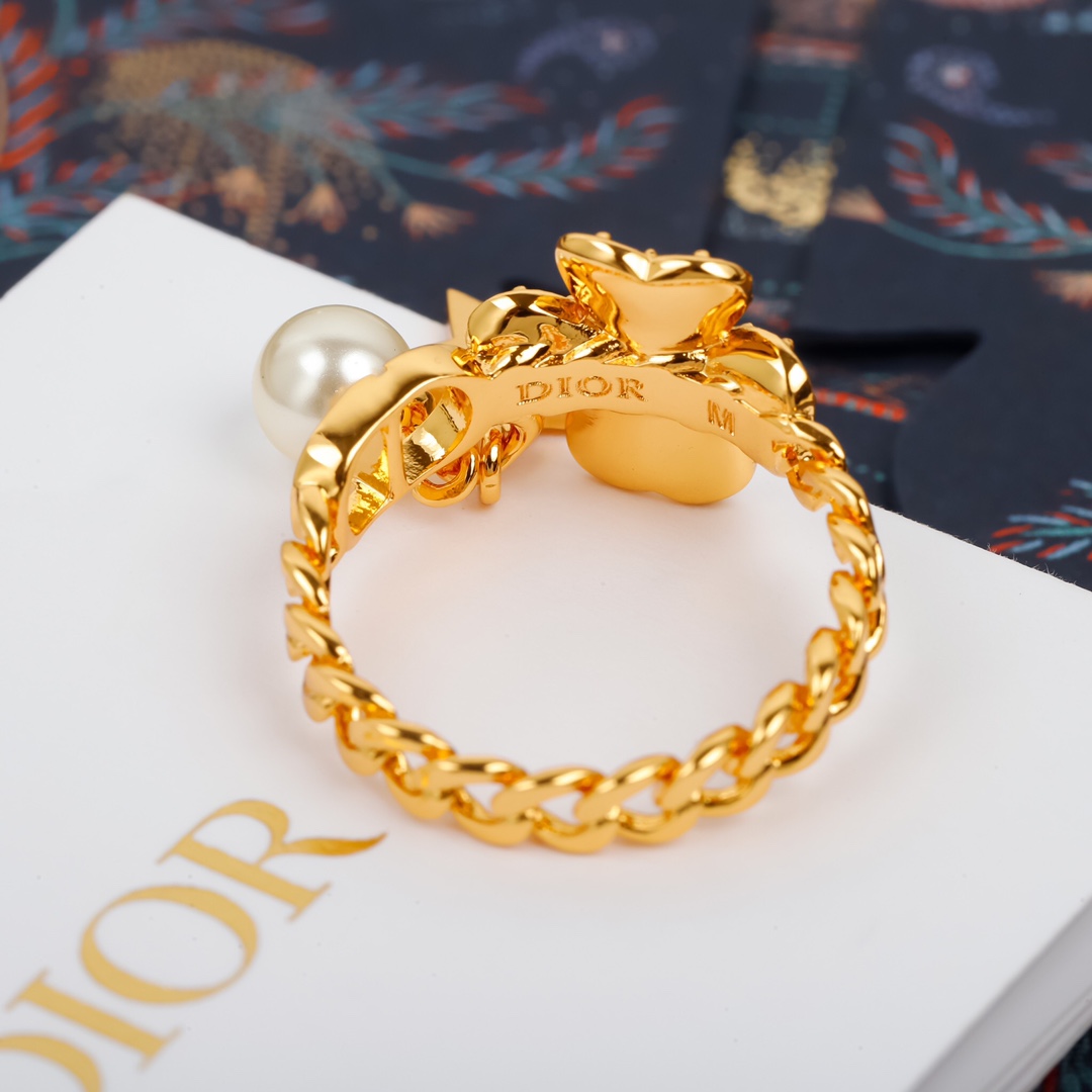 Dior CD four-leaf clover diamond ring