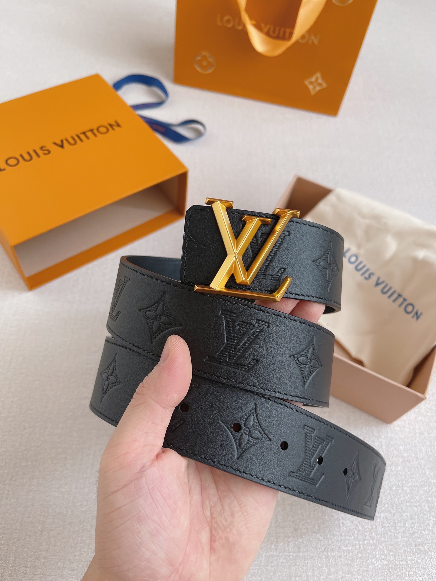Louis Vuitton embossed double-sided calfskin men's belt 4CM wide